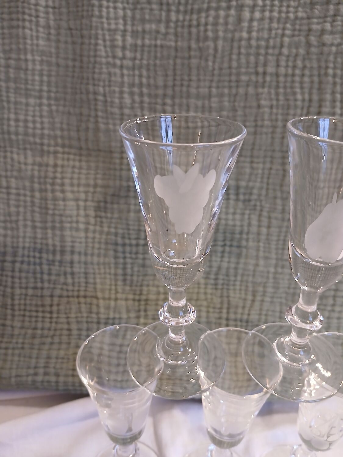 5 liqueur or brandy glasses