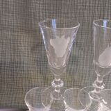 5 liqueur or brandy glasses