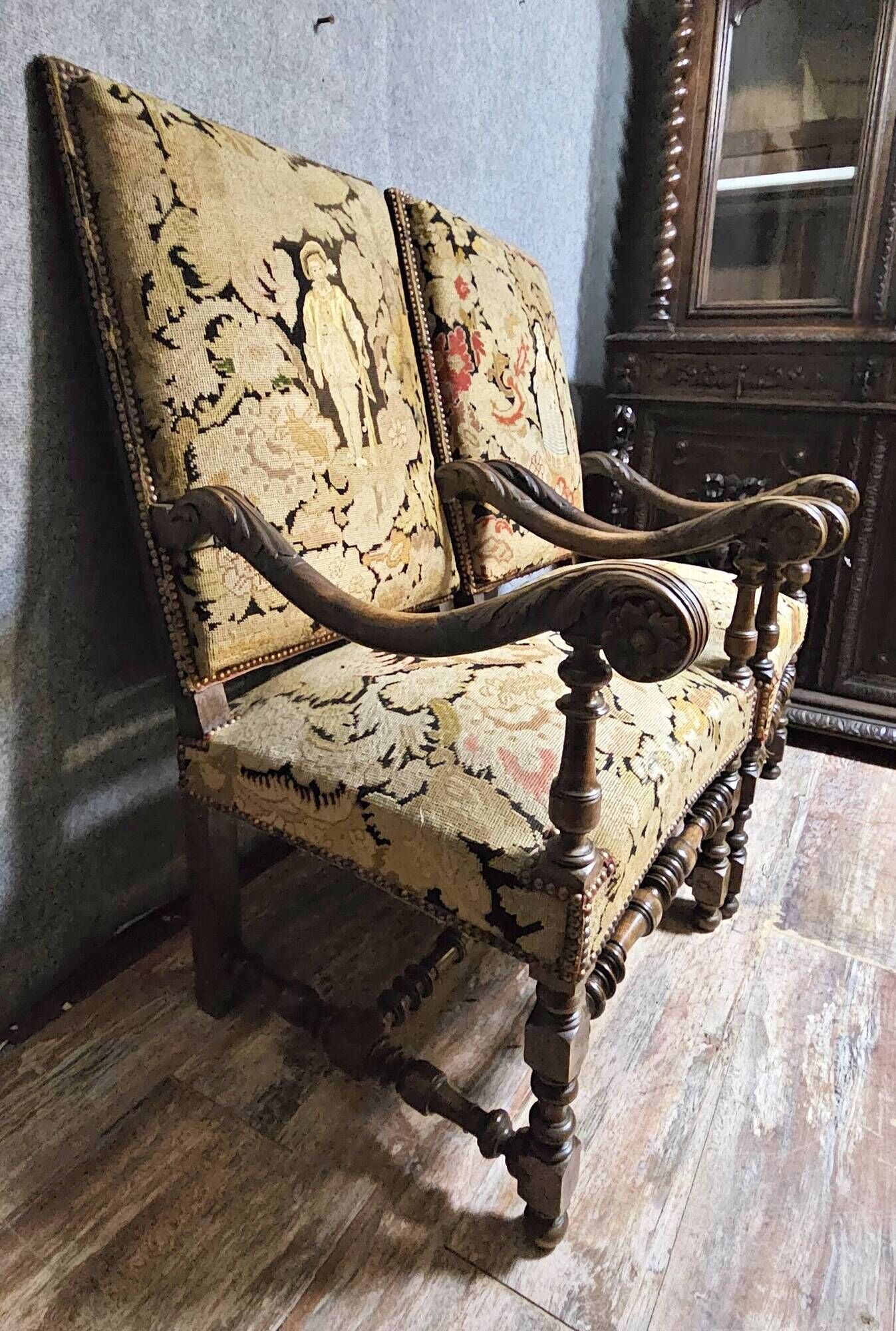 Pair of antique carved wooden armchairs – Figurative upholstery