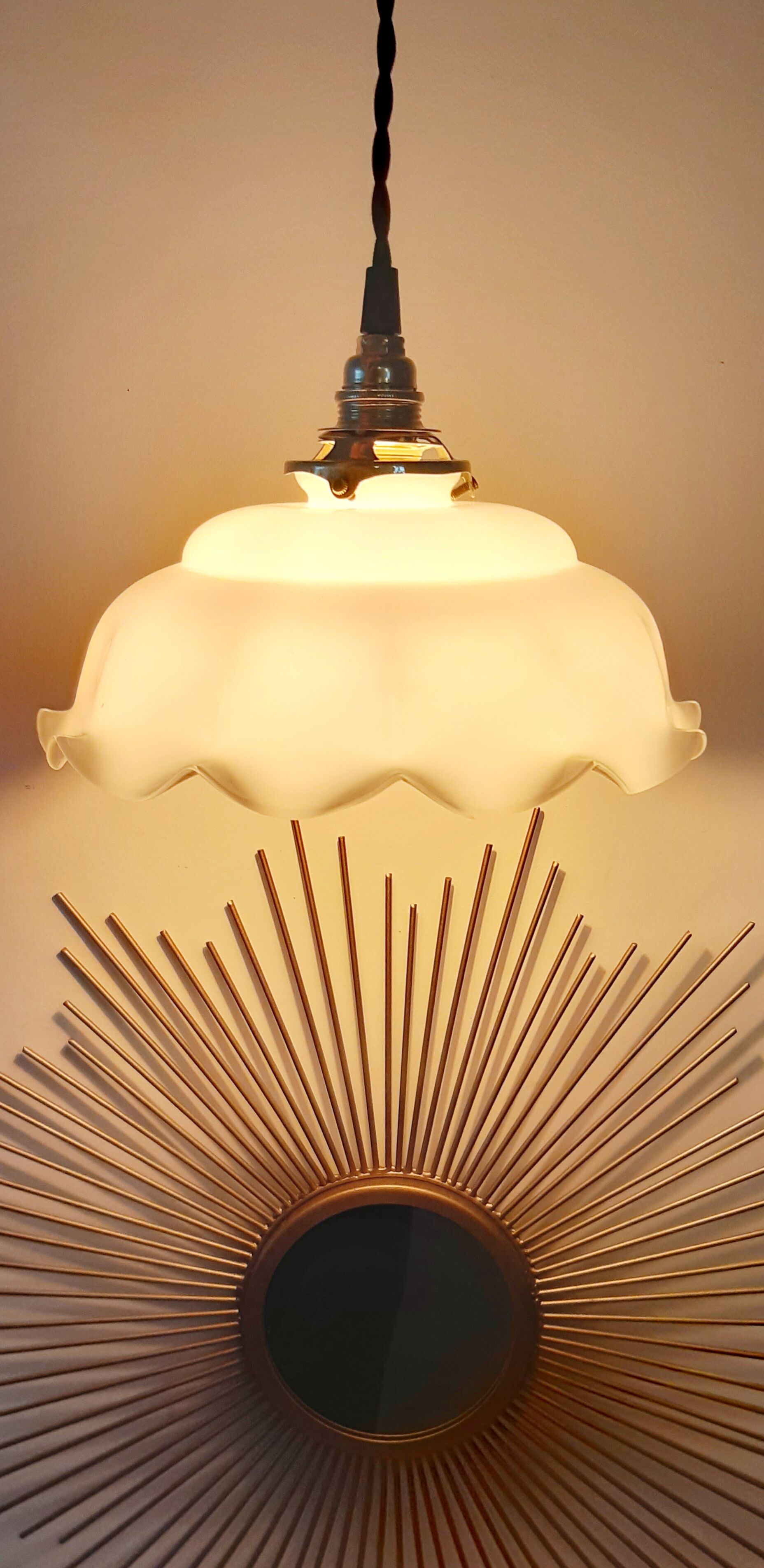 White opaline suspension