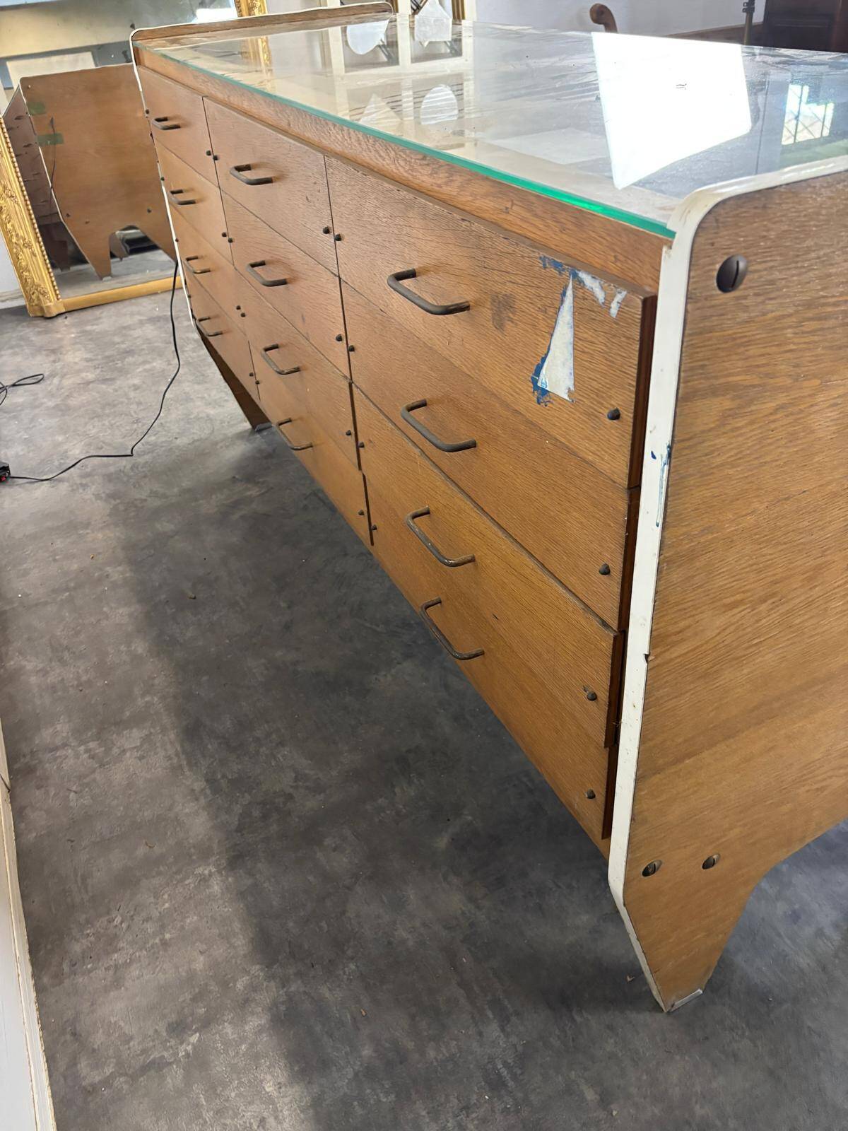 Siegel Paris trade counter, fully glazed.