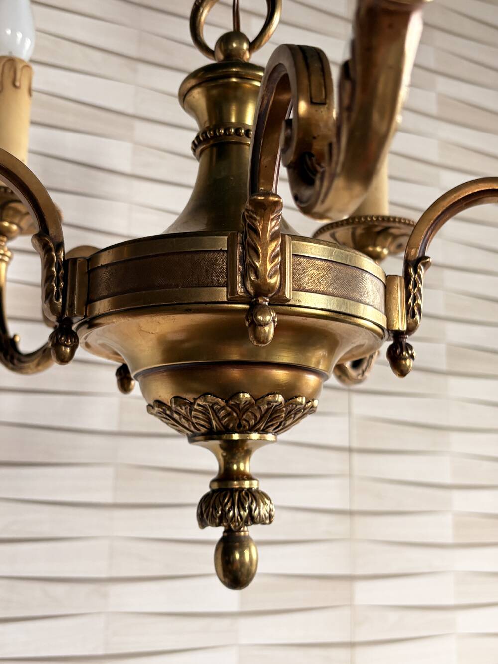 Five-armed golden brass chandelier – neoclassical elegance, Louis XVI spirit.