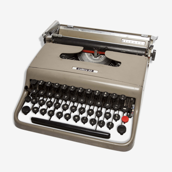 Machine à écrire Olivetti lettera 22