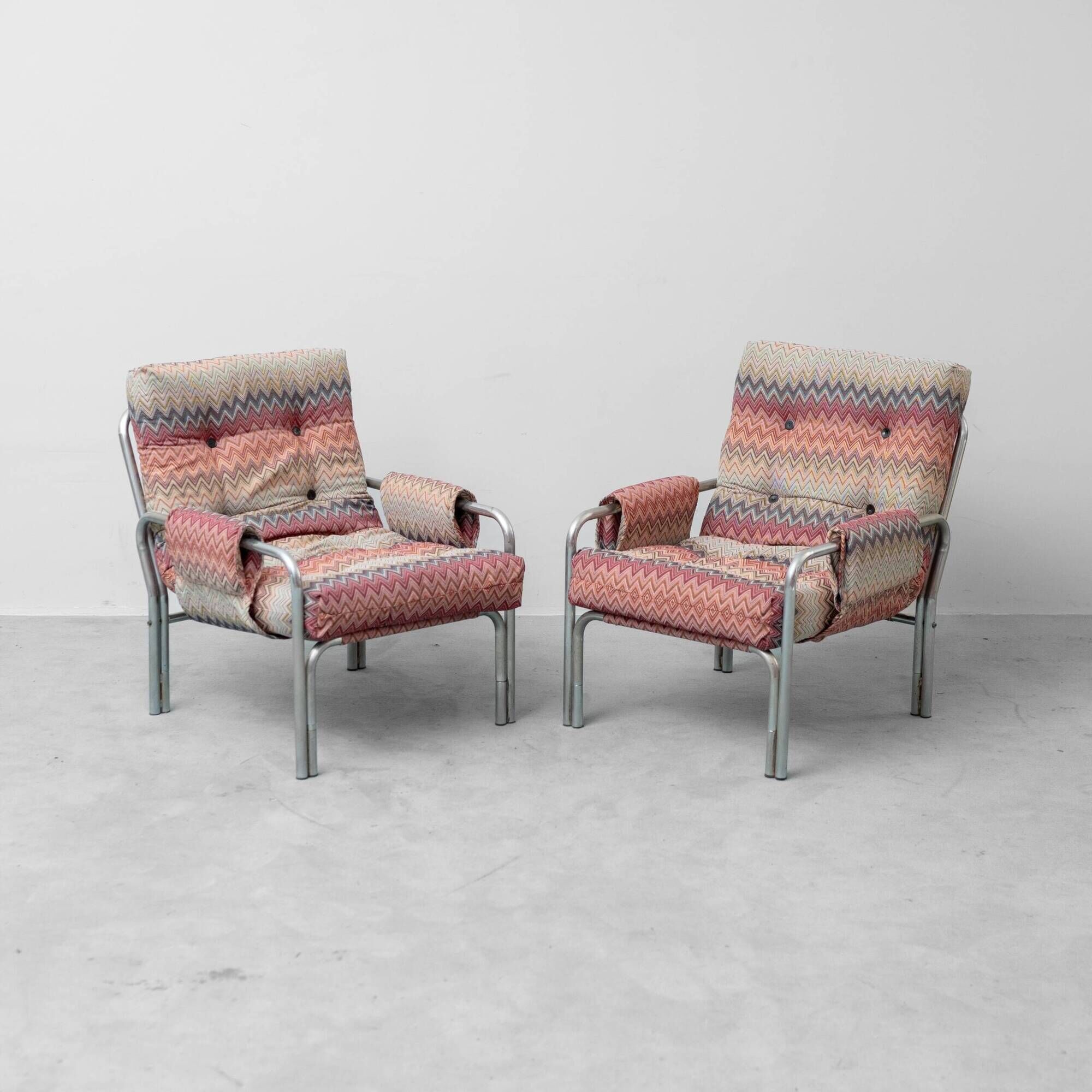 Pair of vintage metal armchairs with multicolour fabric – 1970s