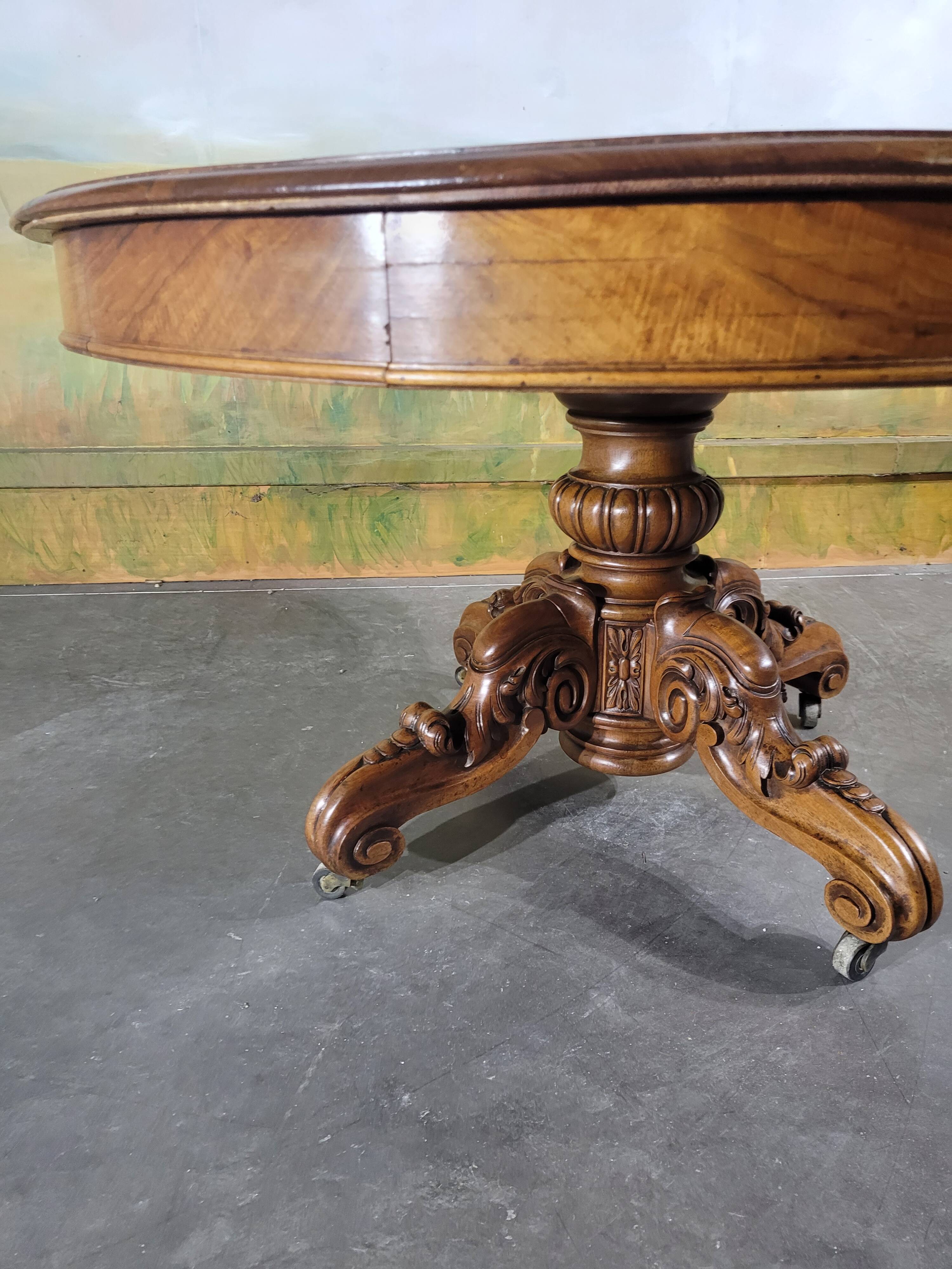 19th century walnut pedestal table with central leg