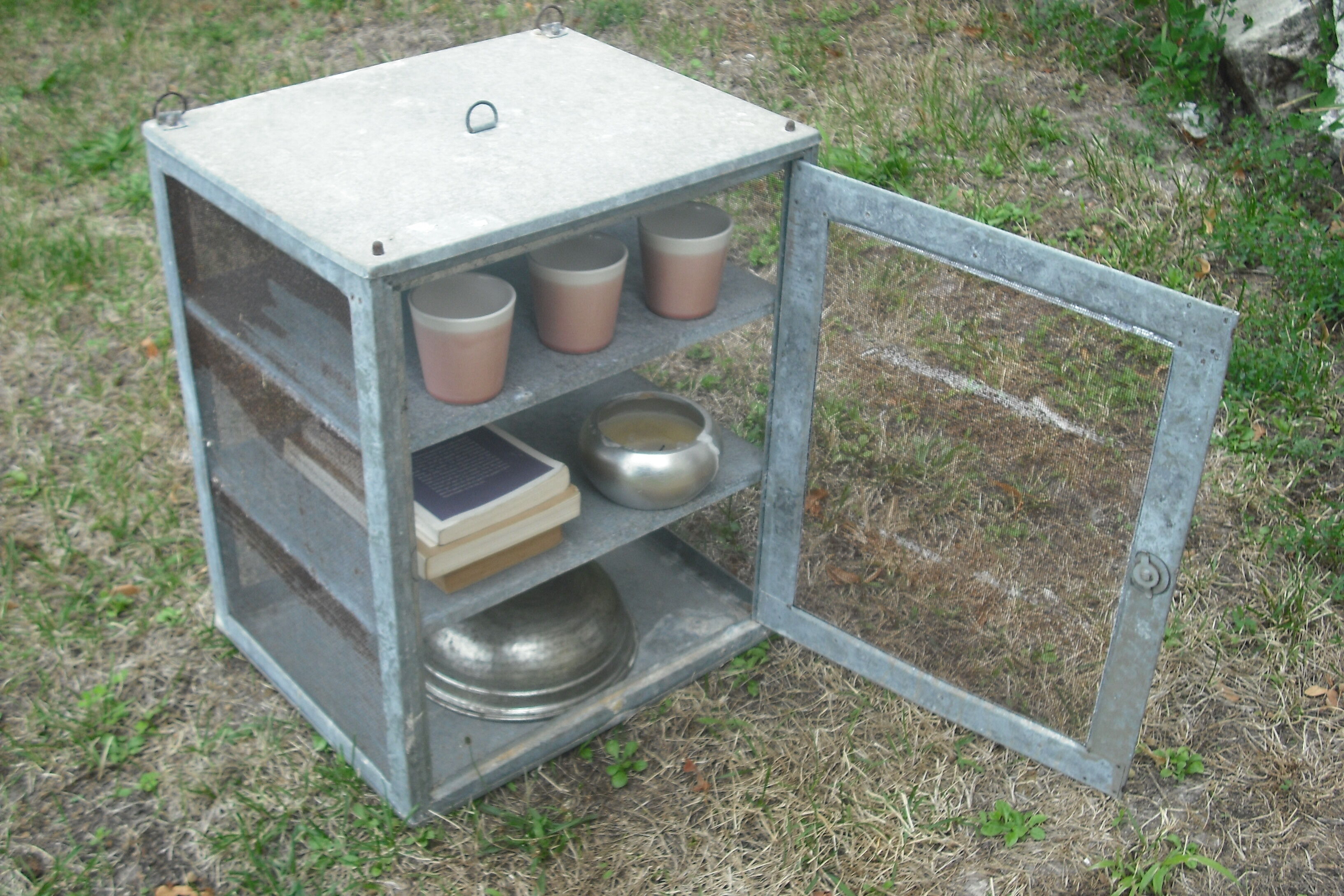 Garde manger acier Selency