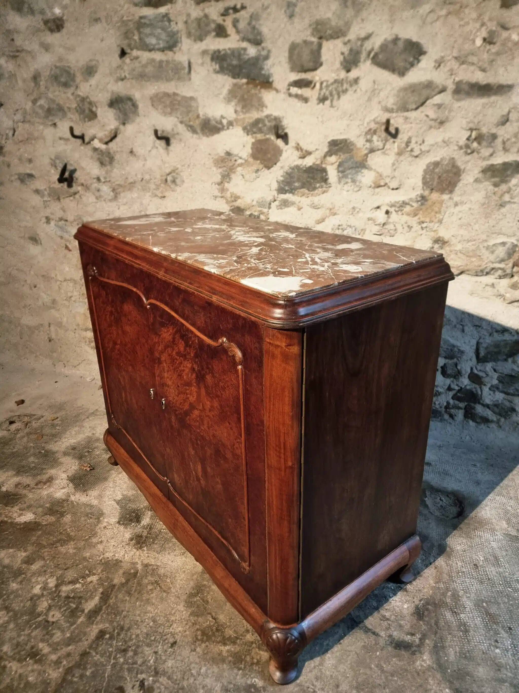 Buffet art déco français en noyer et acajou avec plateau en marbre, fin des années 1920