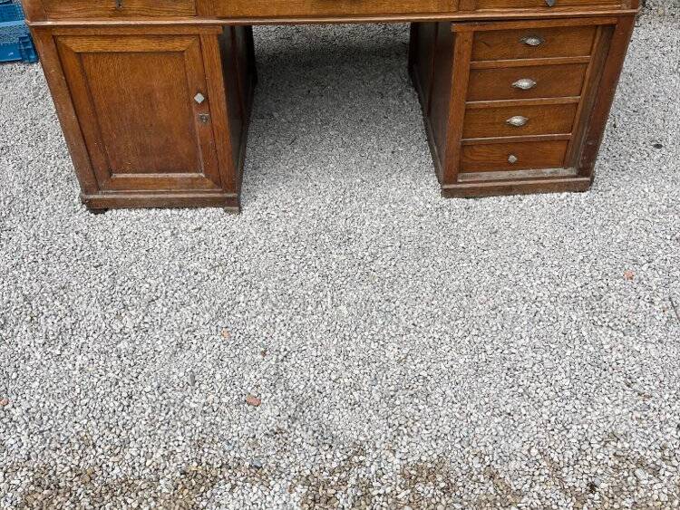 Minister's desk in oak