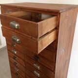 Ancien meuble de métier d'apothicaire en bois vintage 24 tiroirs.