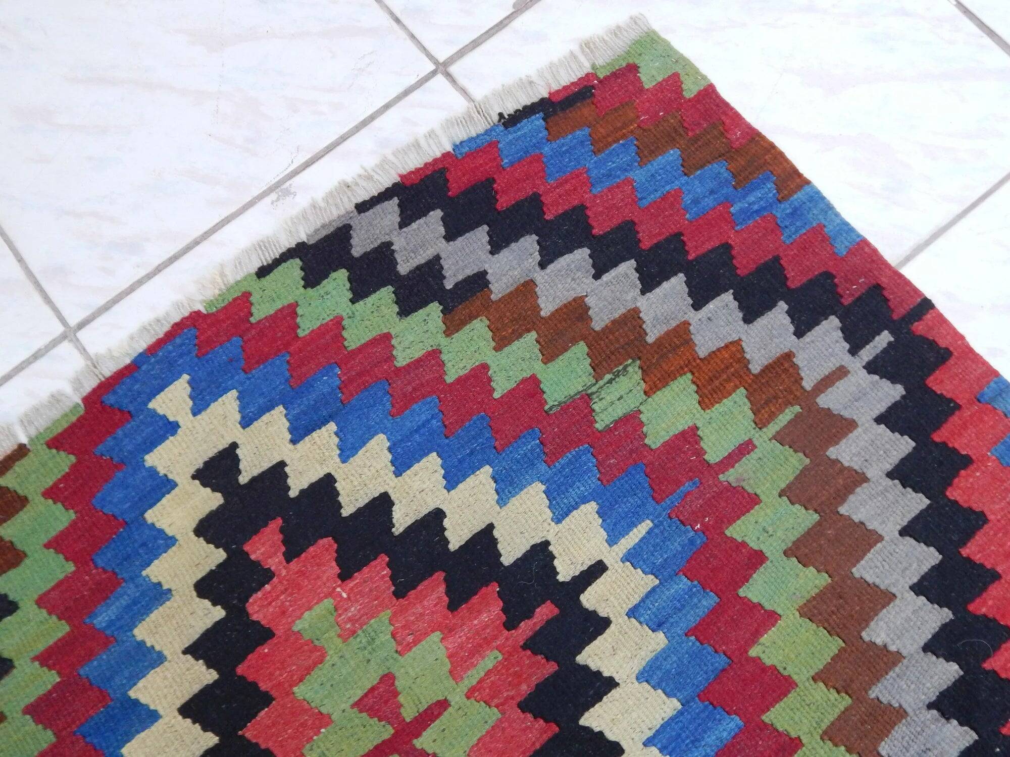 Vintage Turkish kilim, handwoven, 88x127 cm.
