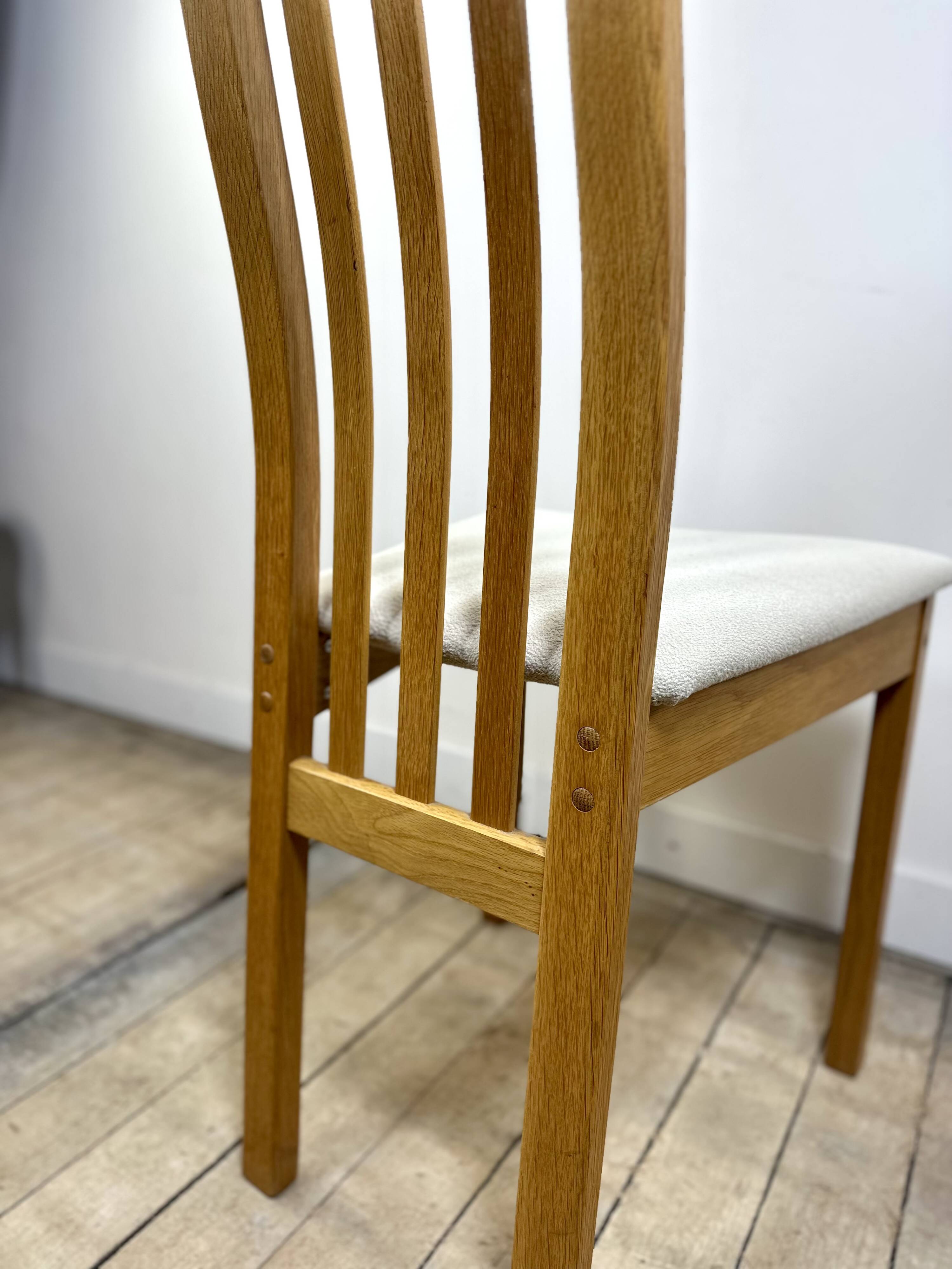 Chairs (set of 4) in solid elm and vintage fabric Findahls Denmark 1980