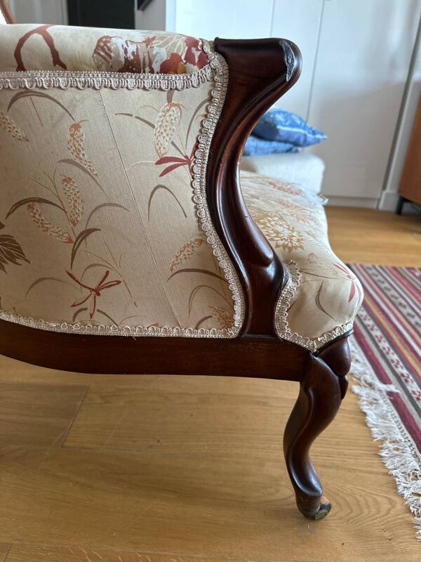 Fauteuil cabriolet à dossier violoné, de style Louis XV