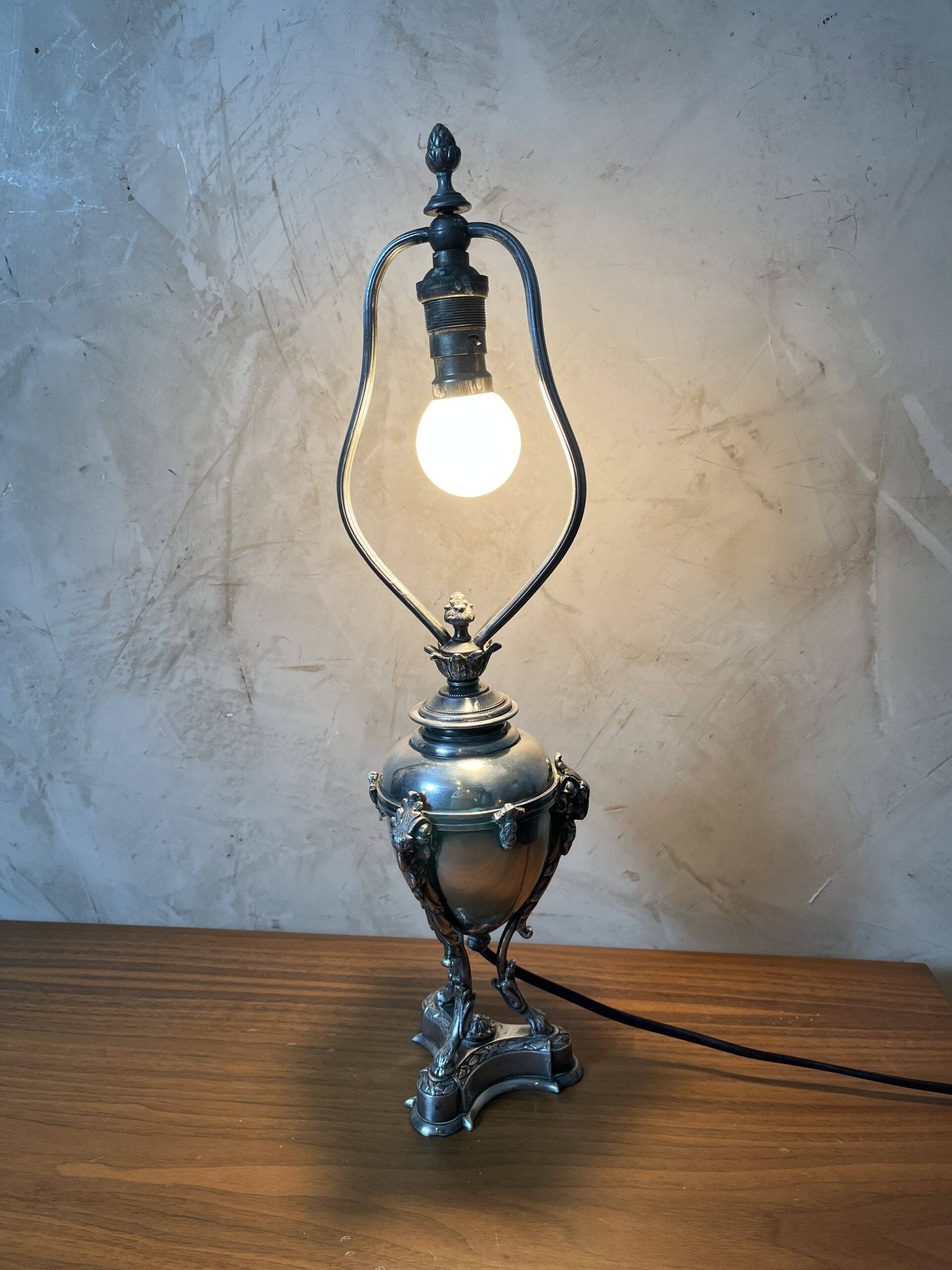 Lampe en métal argenté