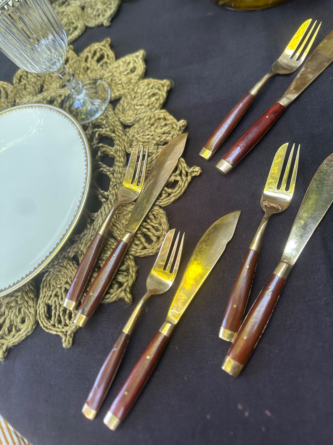 Wood and brass fish service
