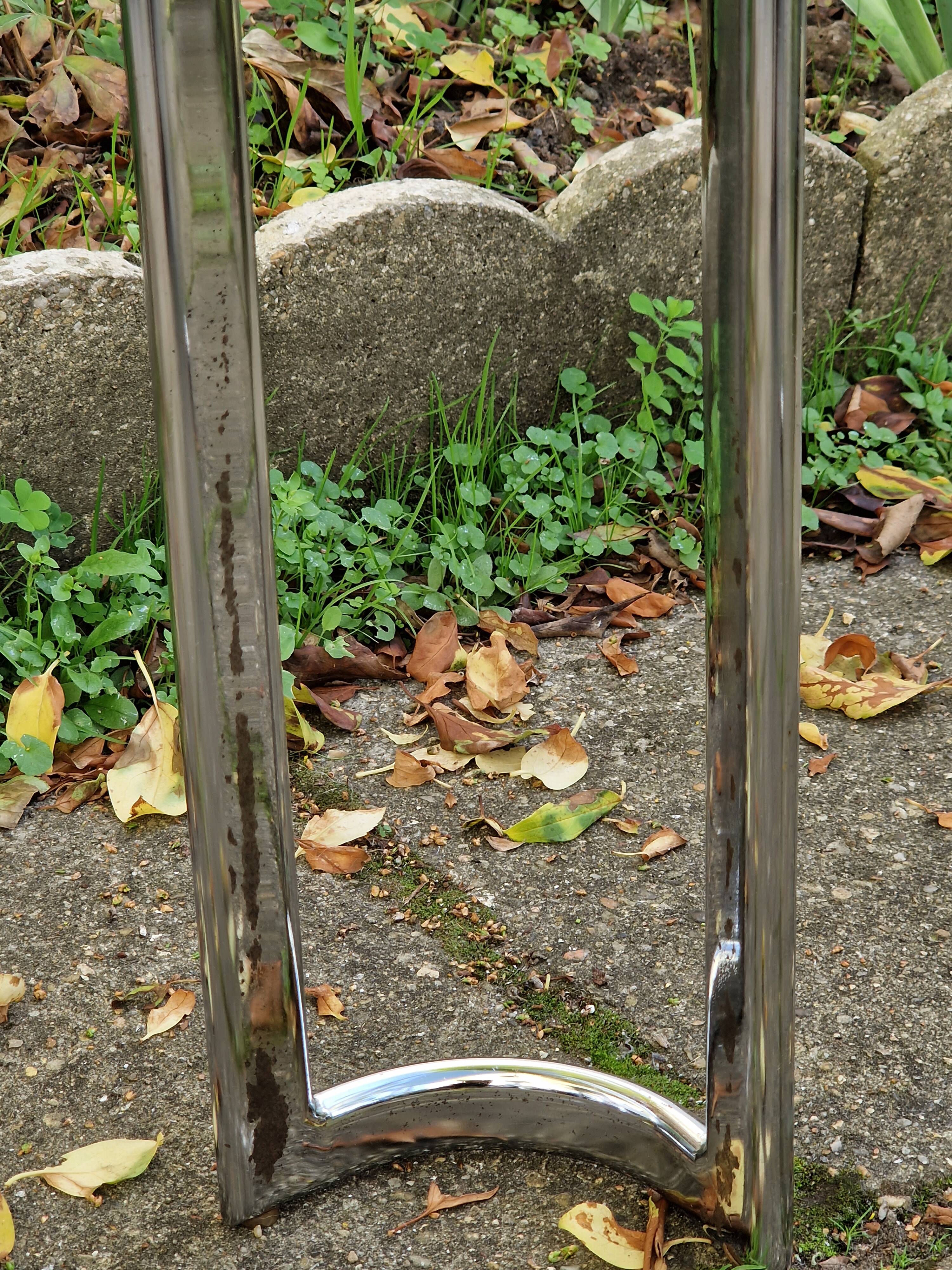 Table en métal chromé 1970 circa