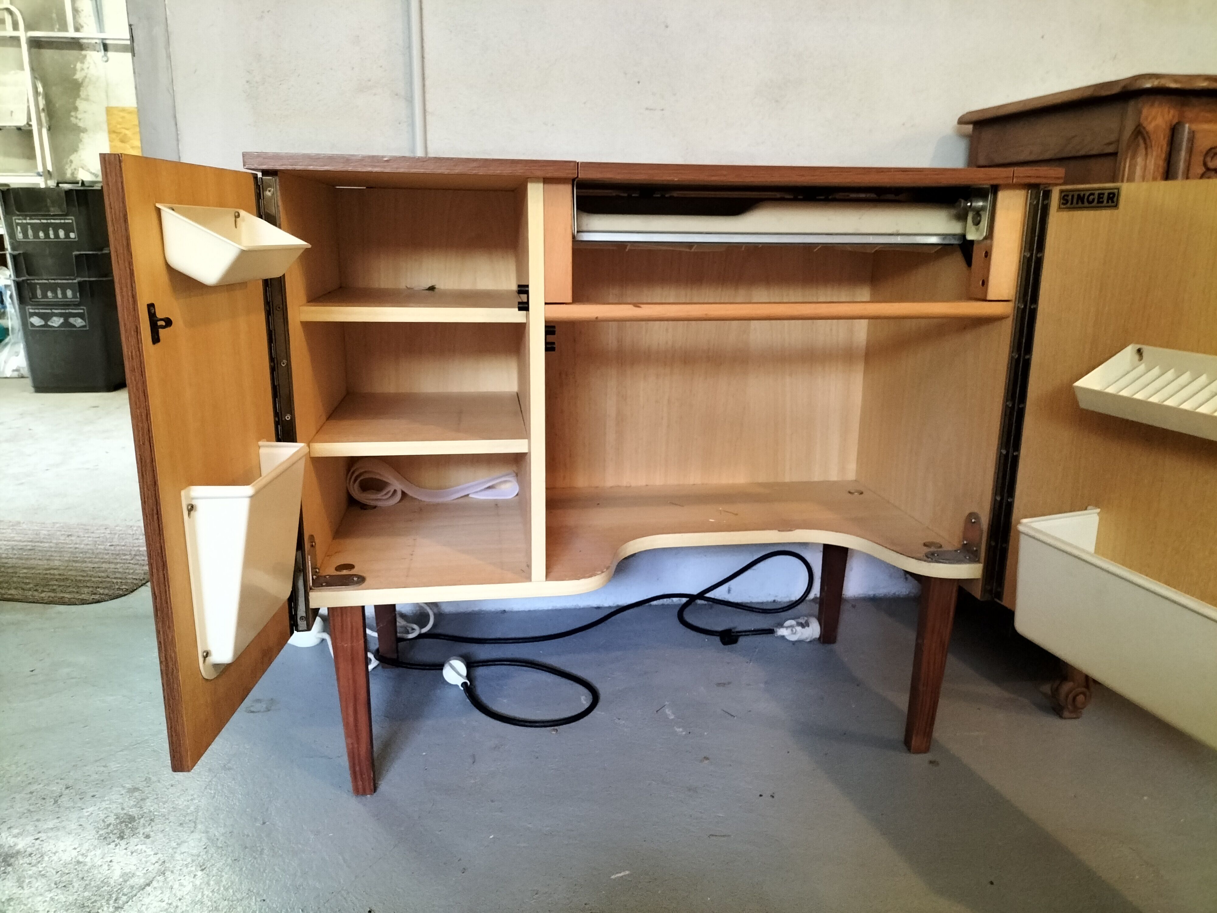 Meuble de machine à coudre