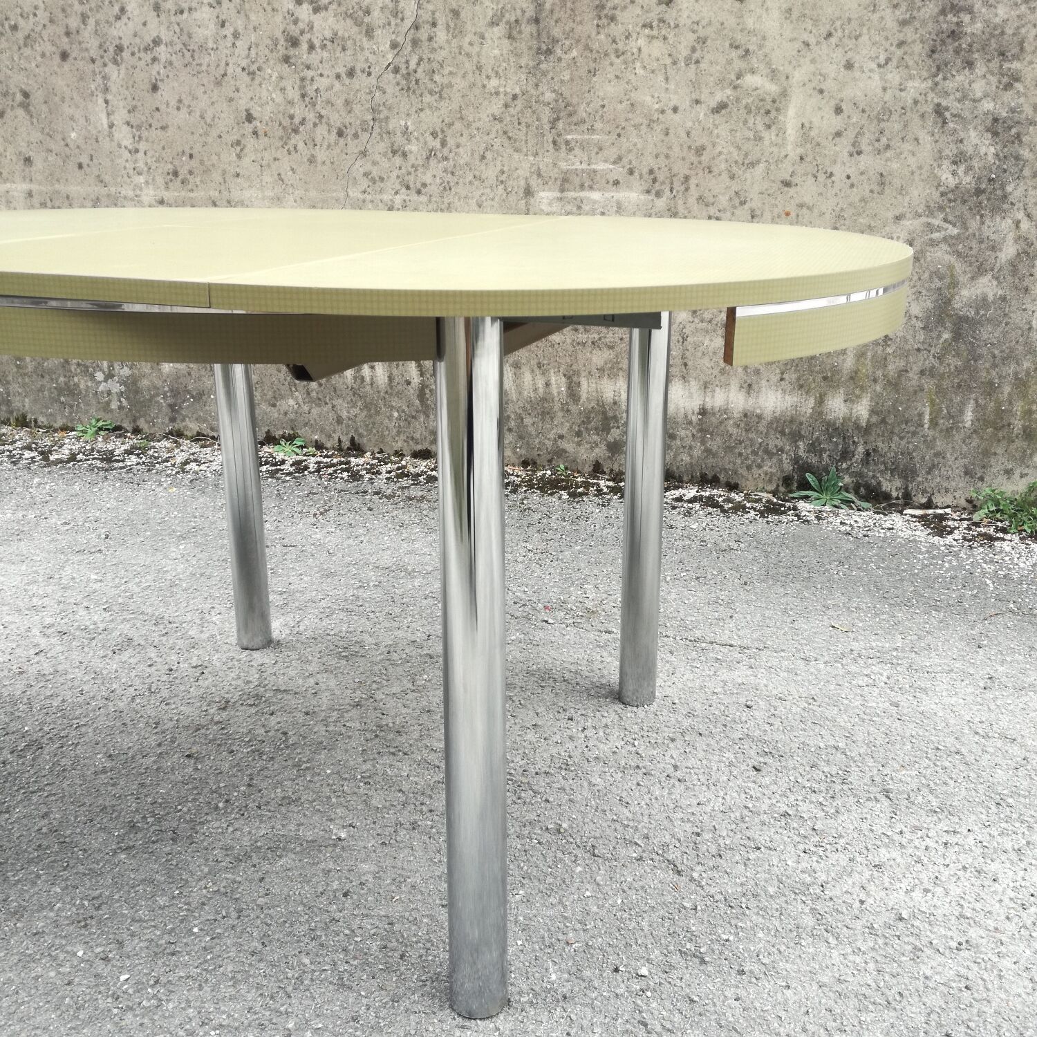 Extendable round table, gingham tile patterns late 1970 - Ø100