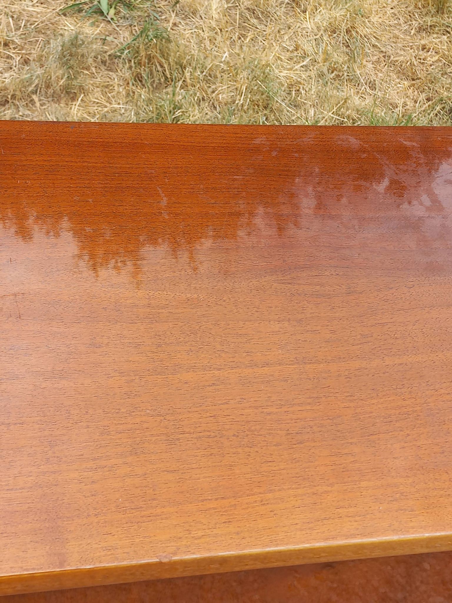 Vintage walnut varnished chest of drawers with 4 drawers from the 1960s.