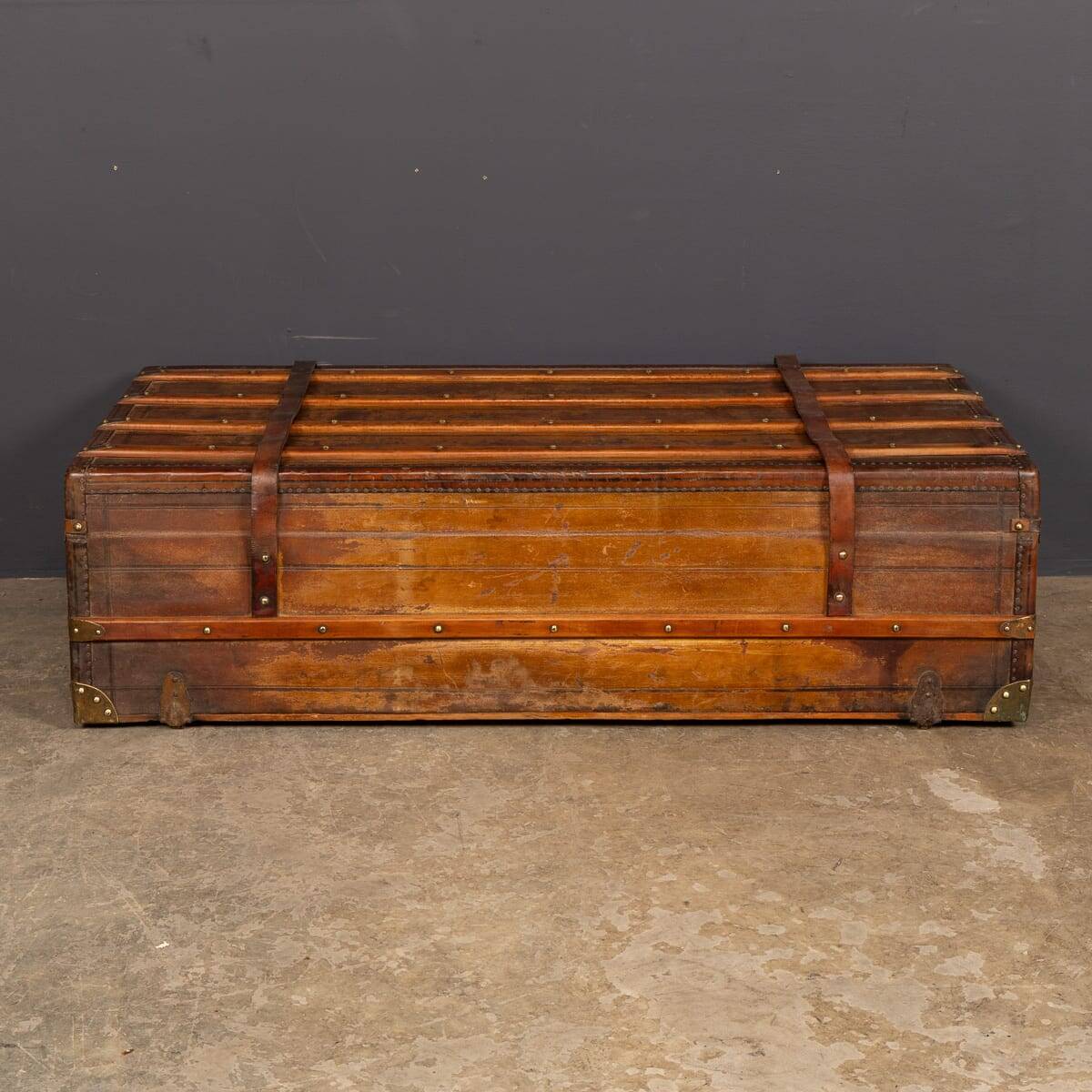 Coffre de voyage en cuir victorien antique du 19e siècle vers 1870