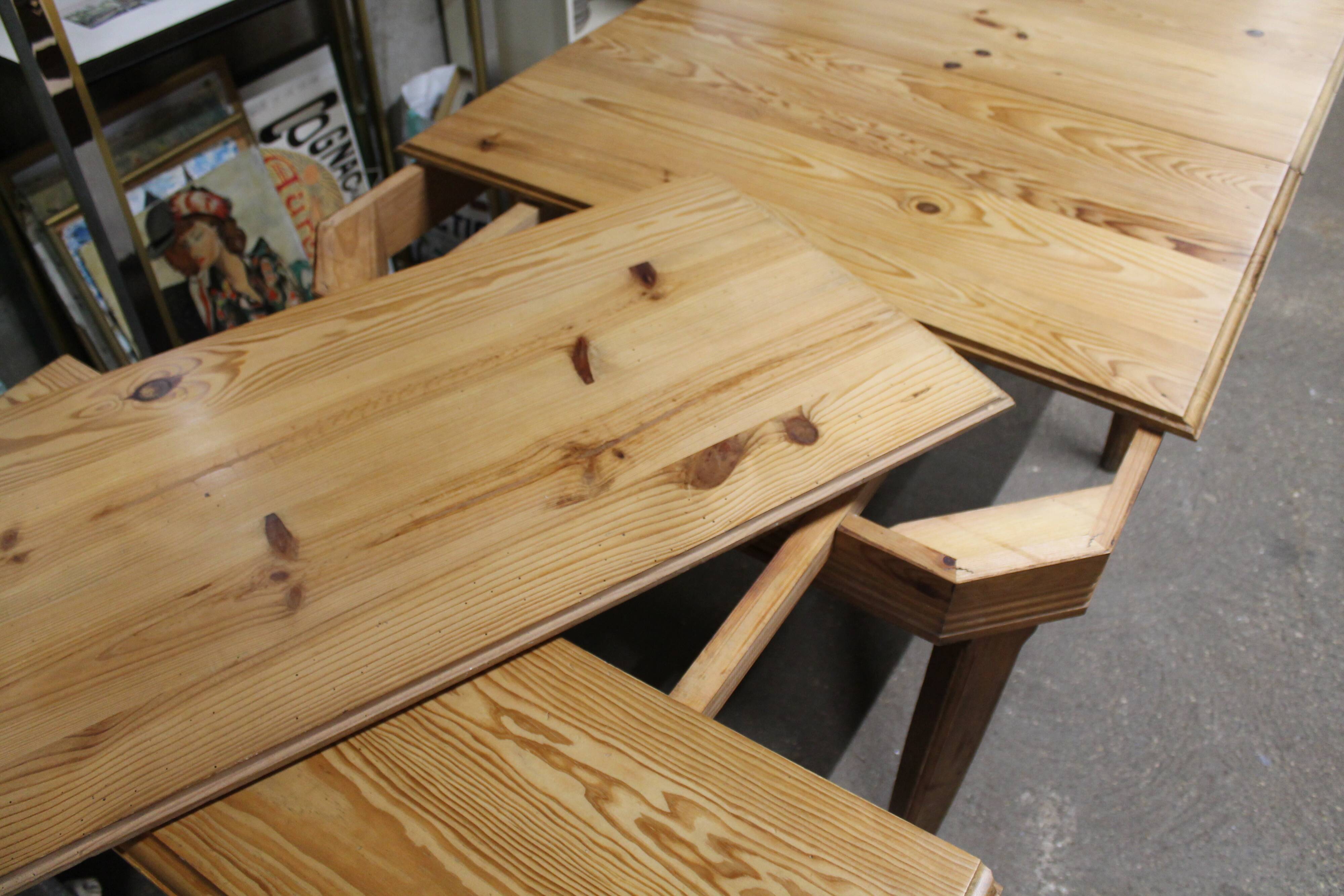 Solid pine stretch table