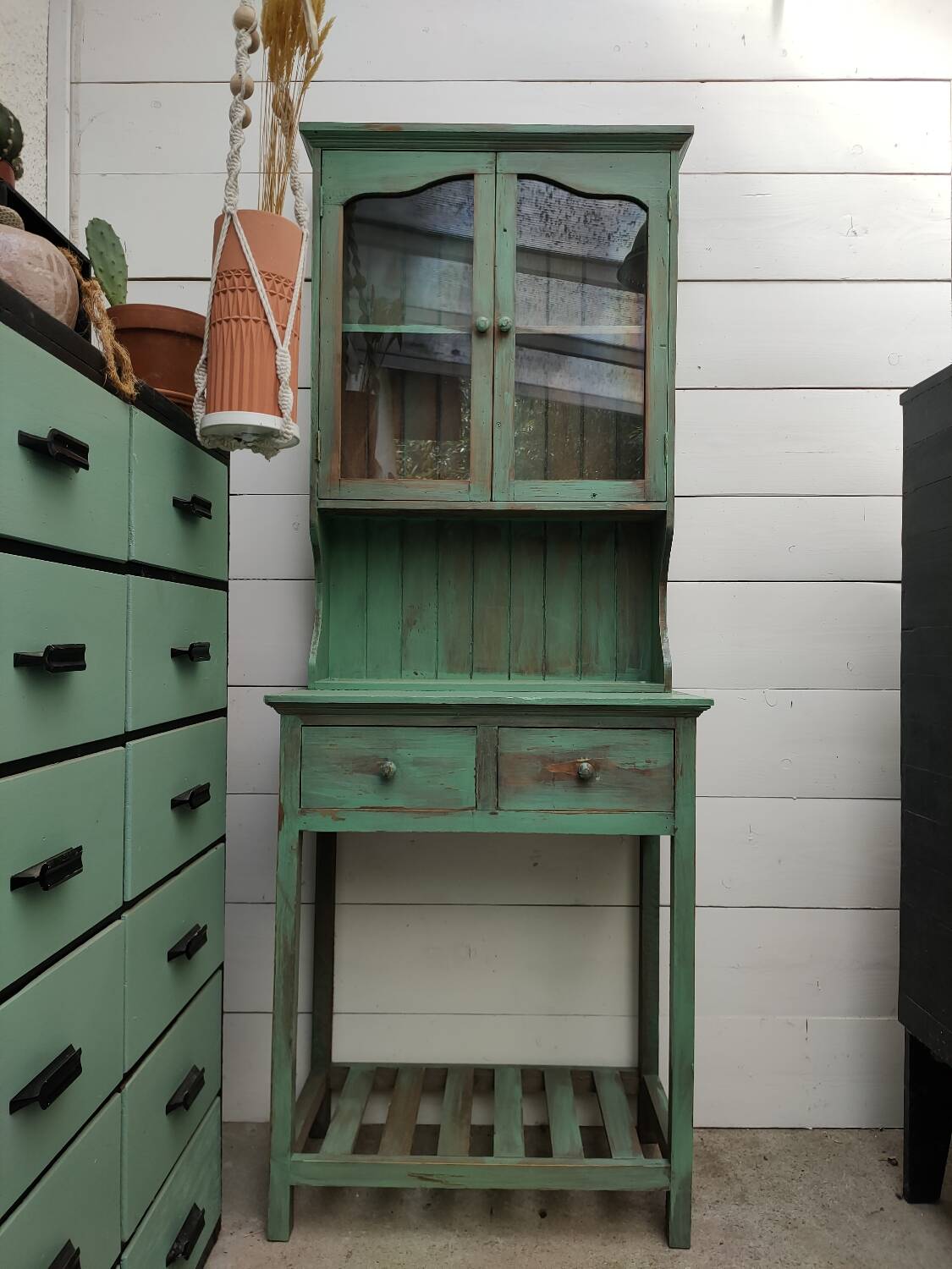 Vaisselier en bois vert