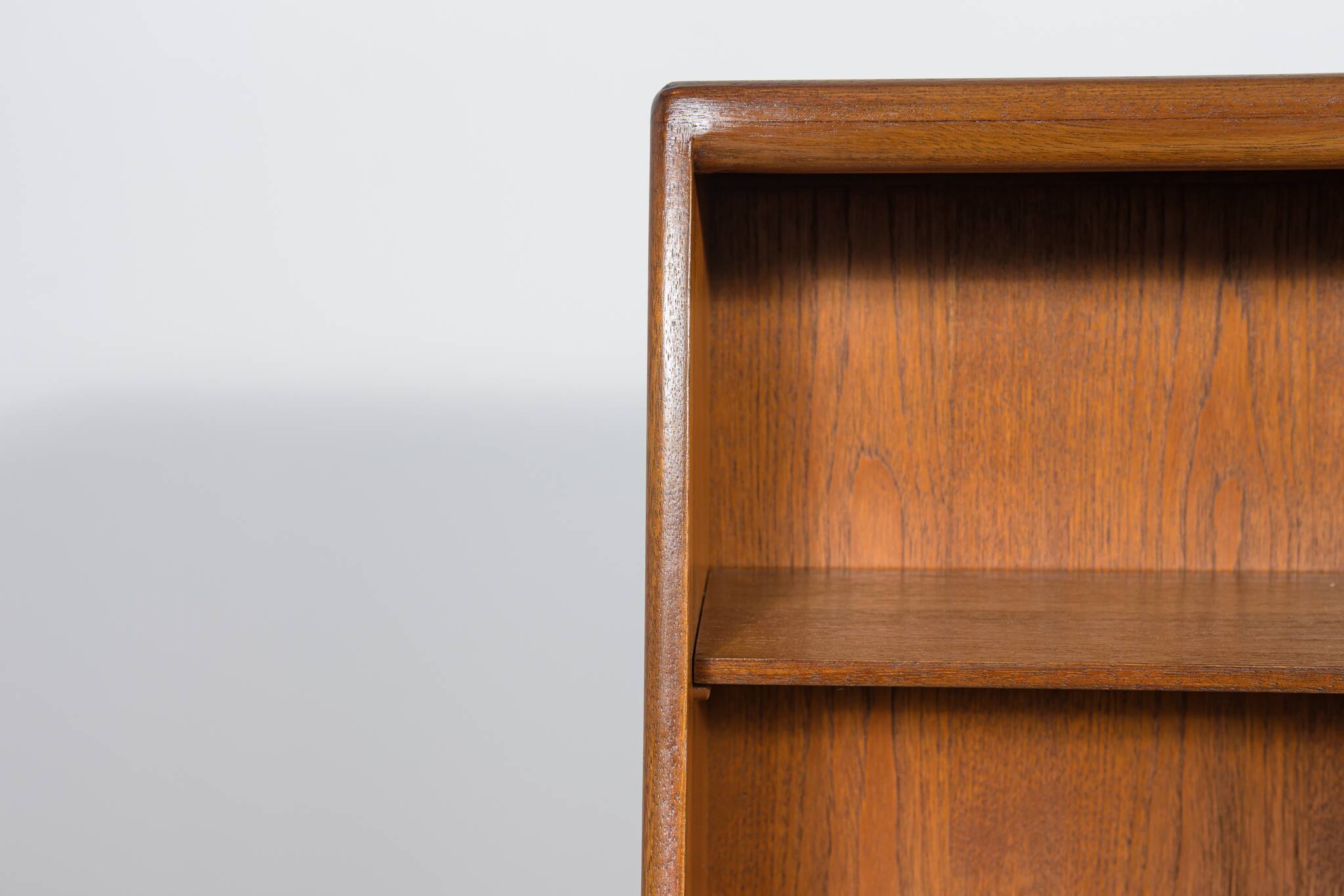 Buffet haut en teck des années 60 par John Herbert pour A. Younger Ltd.