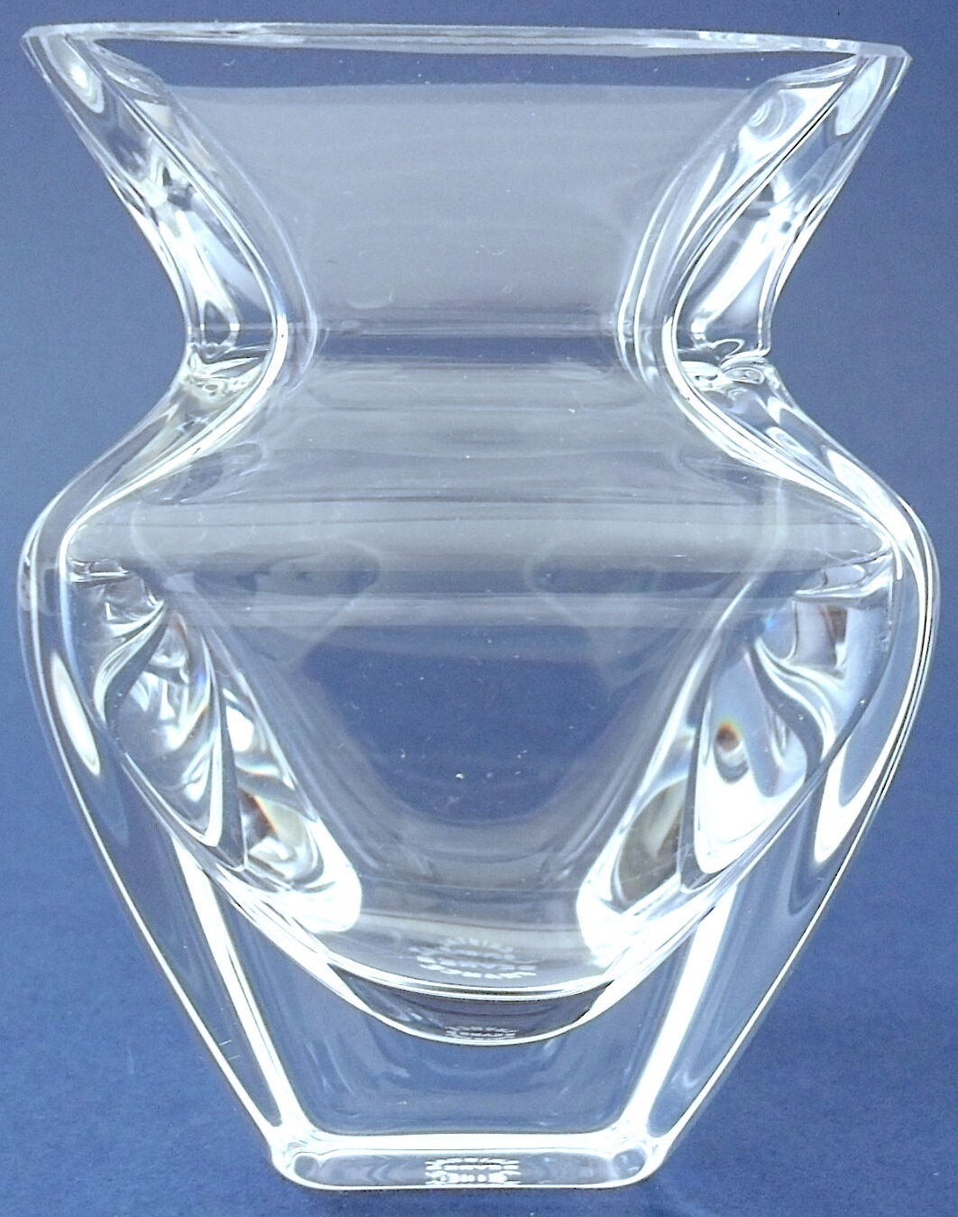 Small vase of square section in colorless crystal