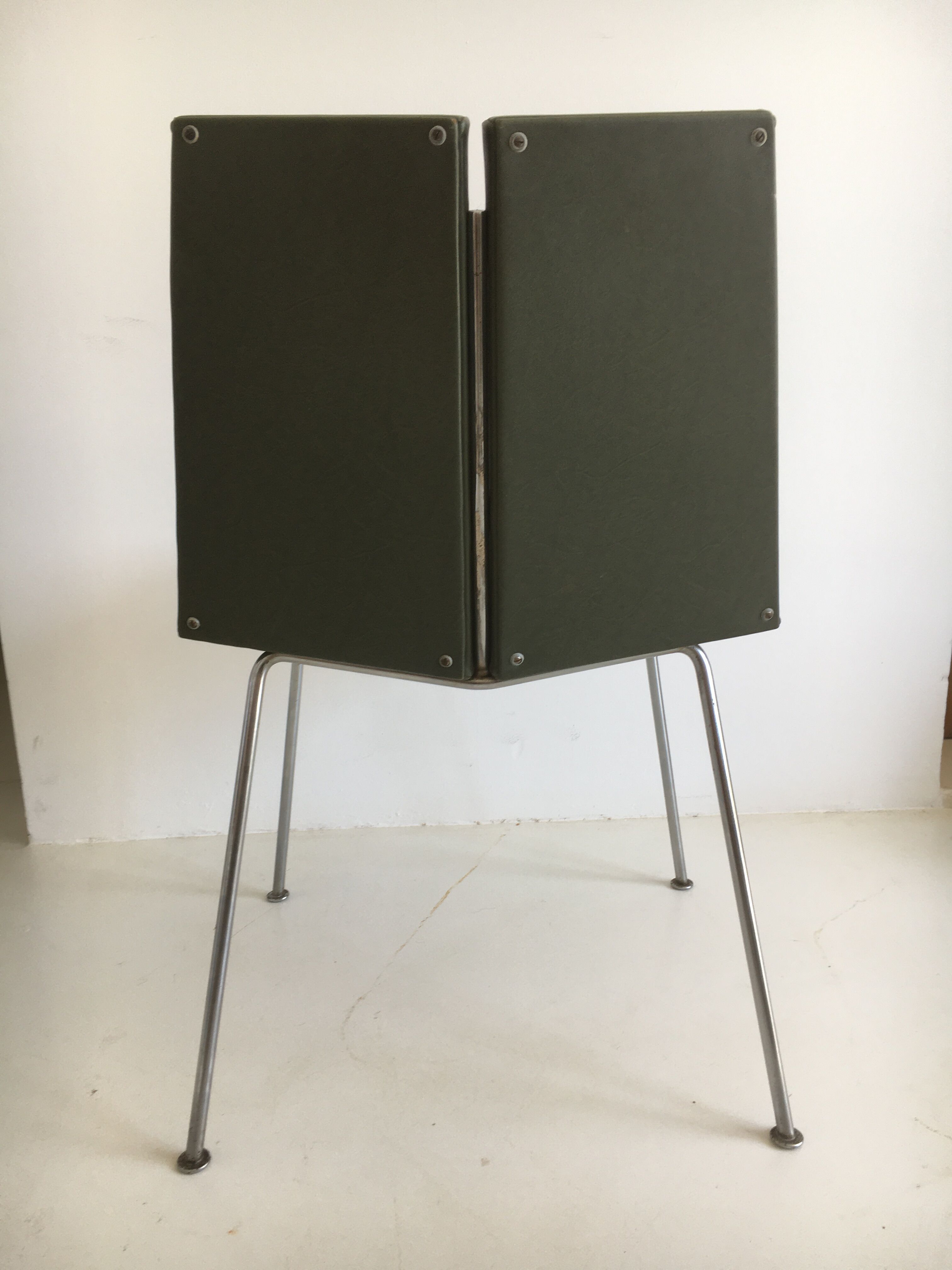 Chair Pierre Guariche, édition Steiner