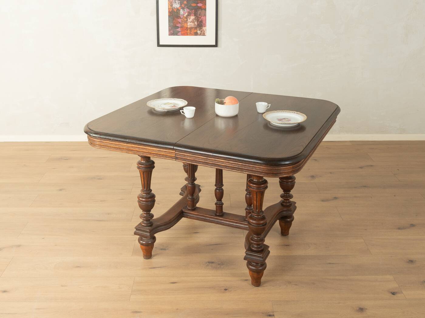Table à manger antique de la période Gründerzeit, vers 1880, en chêne massif.