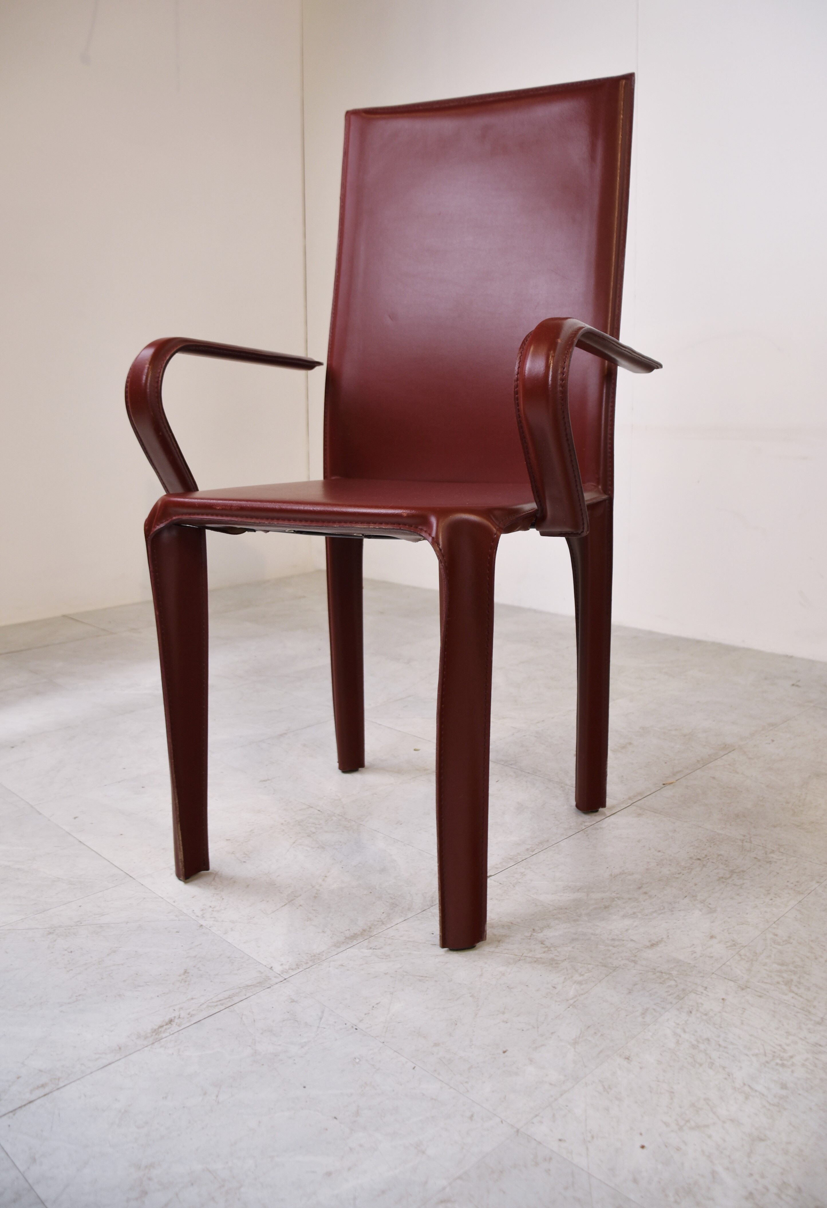 4 red leather dining chairs by Arper italy, 1980s