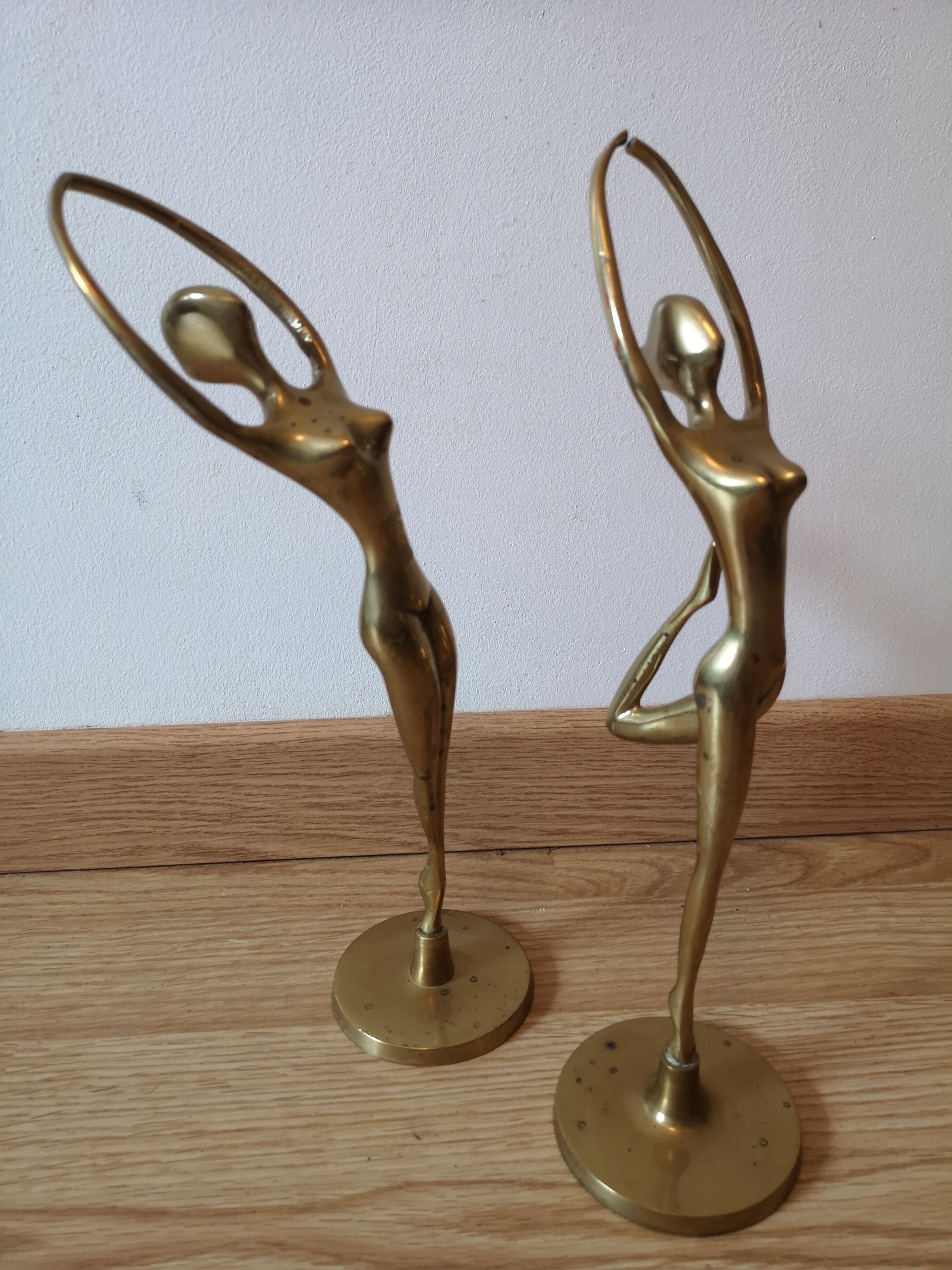 Vintage brass dancers duo