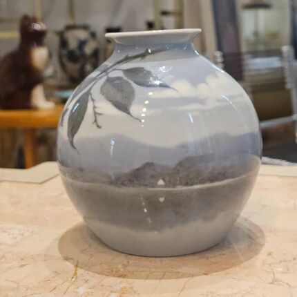 Dahl Jensen porcelain round vase - Arlh Boesen