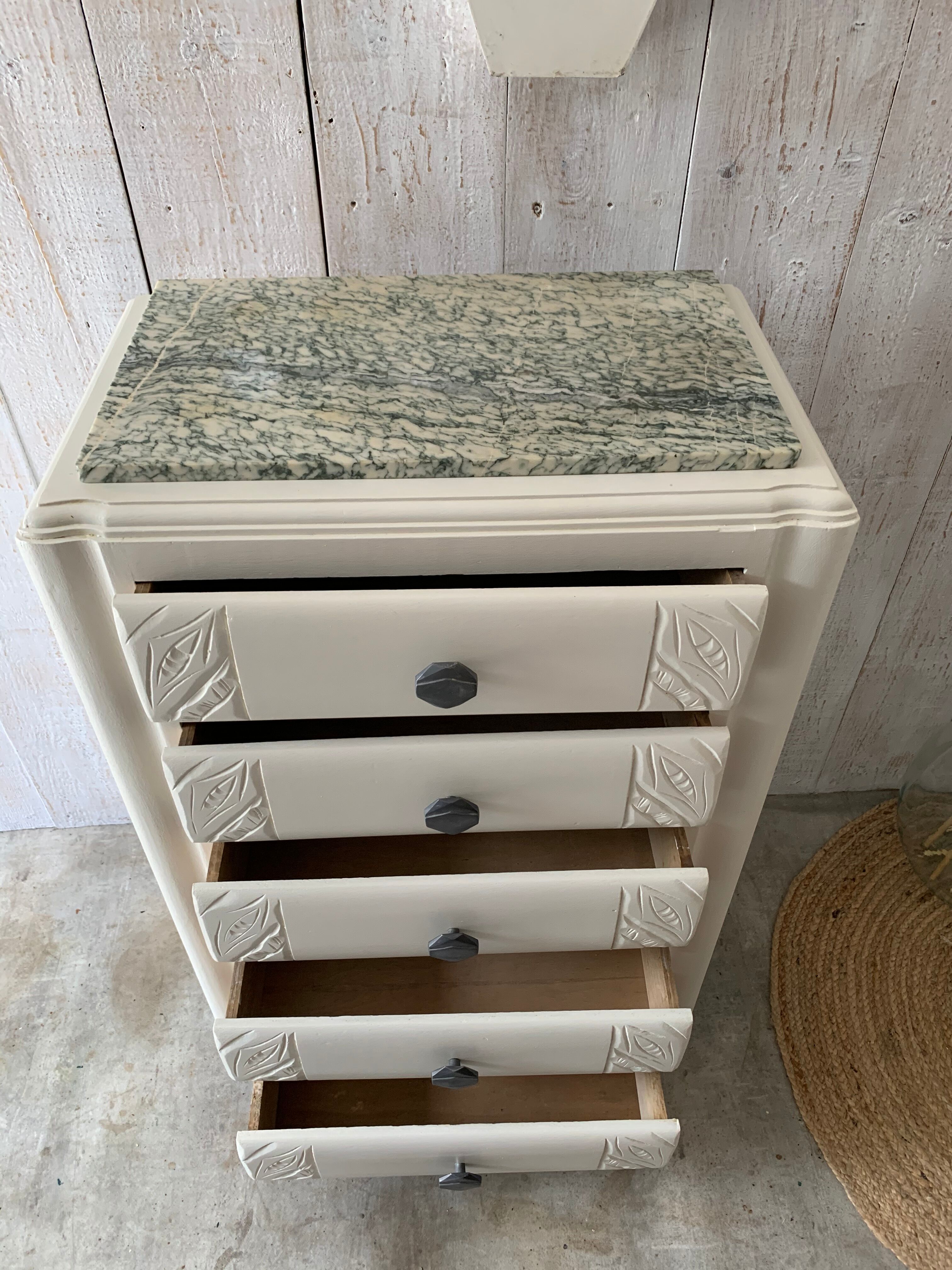 Art deco cloth maker