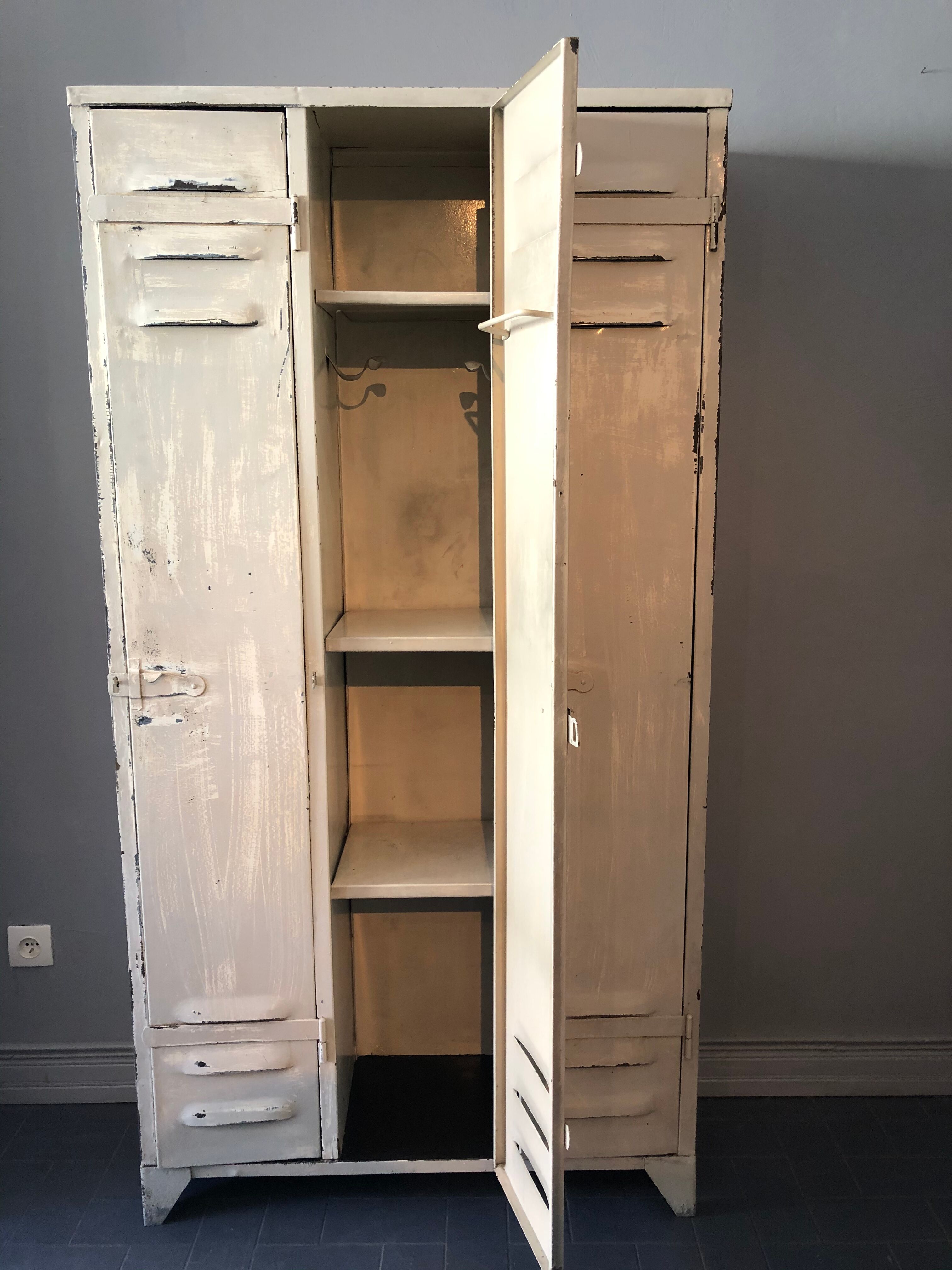 Industrial metal vestiary