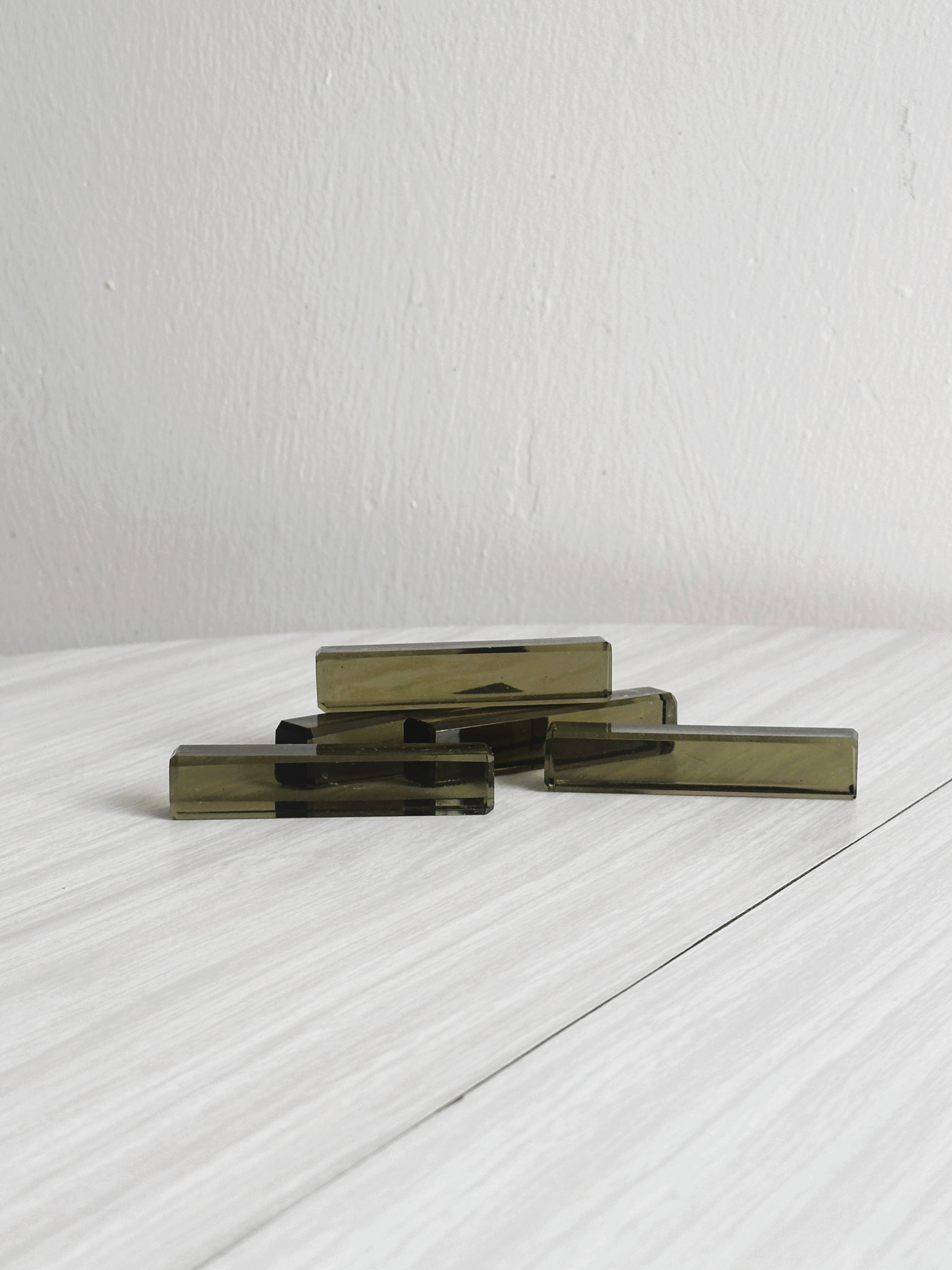 Set of 5 smoked glass knife rests