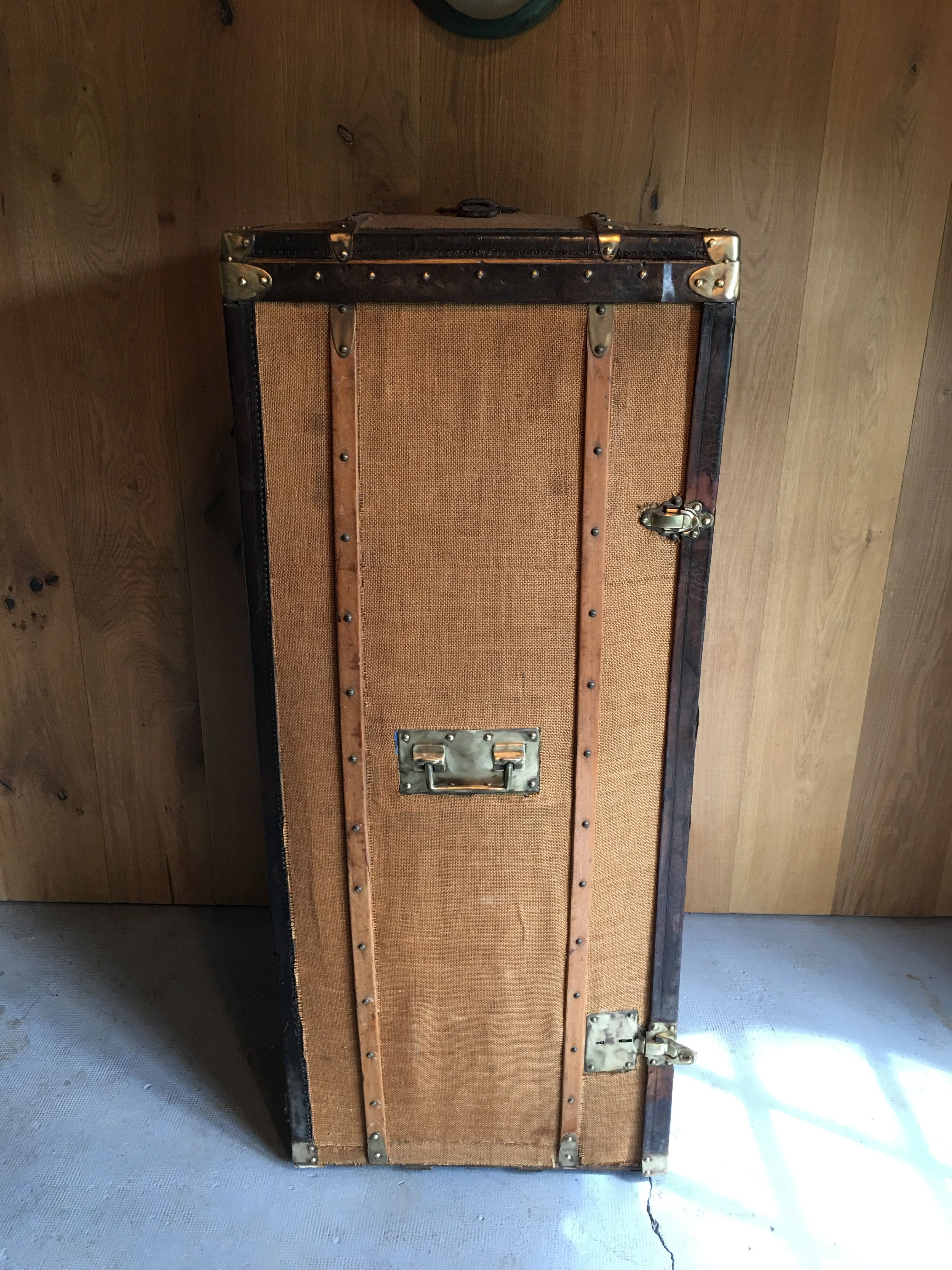 Trunk cabin in wood and fabrics around 1940