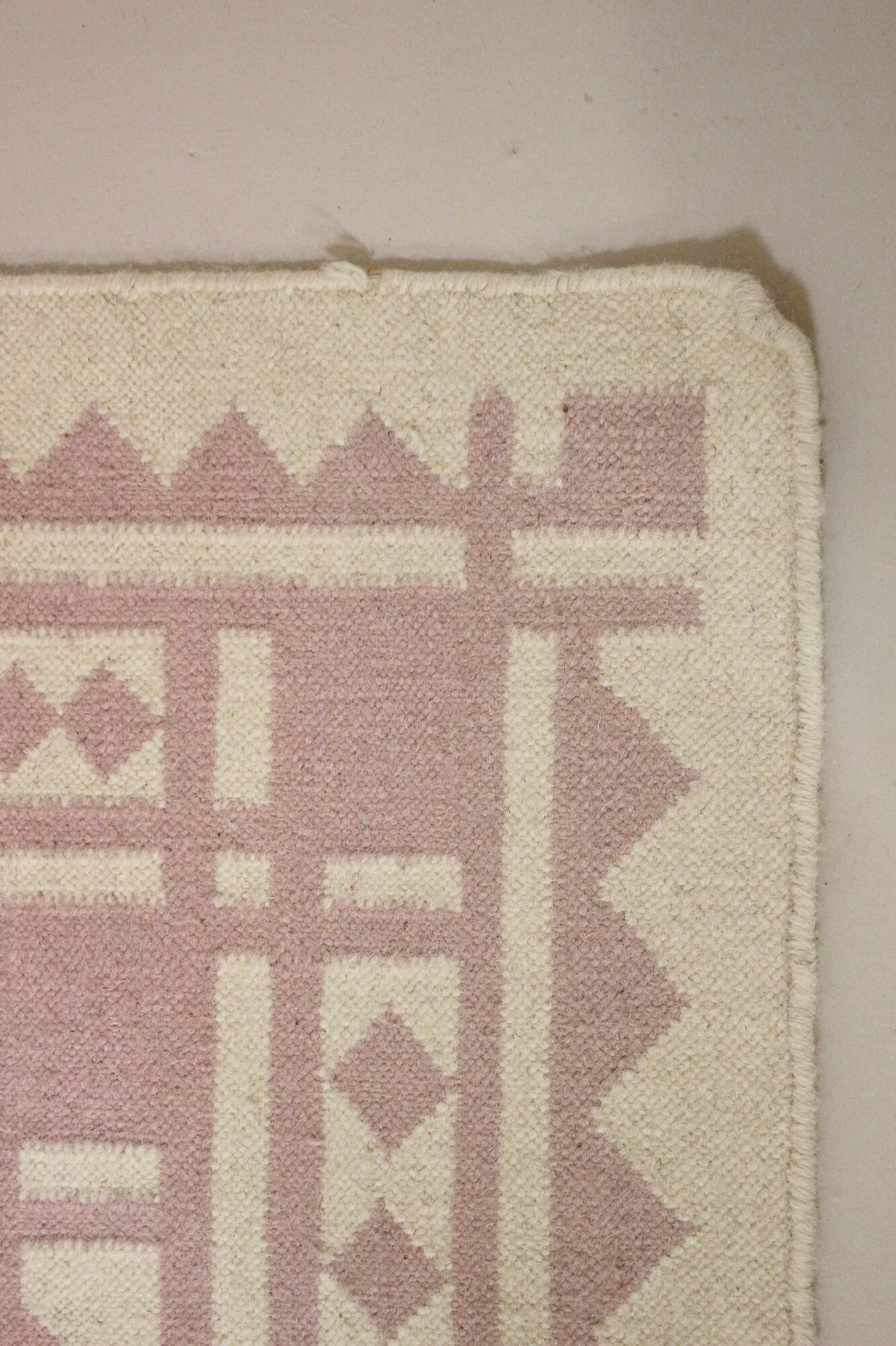 Carpet geometric design pastel colors pink and off-white year 70/80.