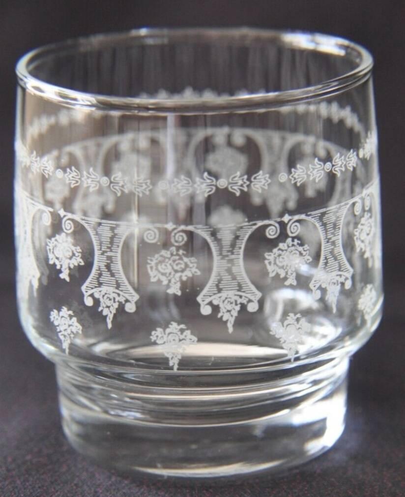 Carafe and night in engraved glass