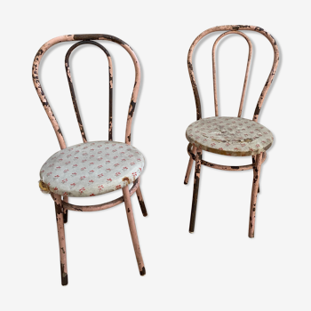 Paires de petites chaises enfants