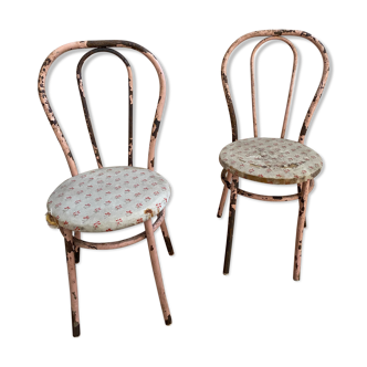 Paires de petites chaises enfants