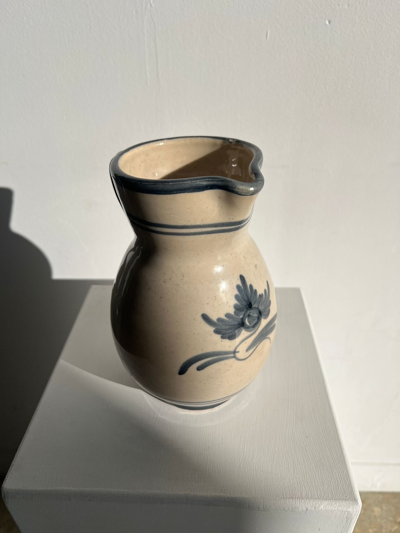 Off-white glossy ceramic decanter, hand-painted gray blue patterns H:20cm