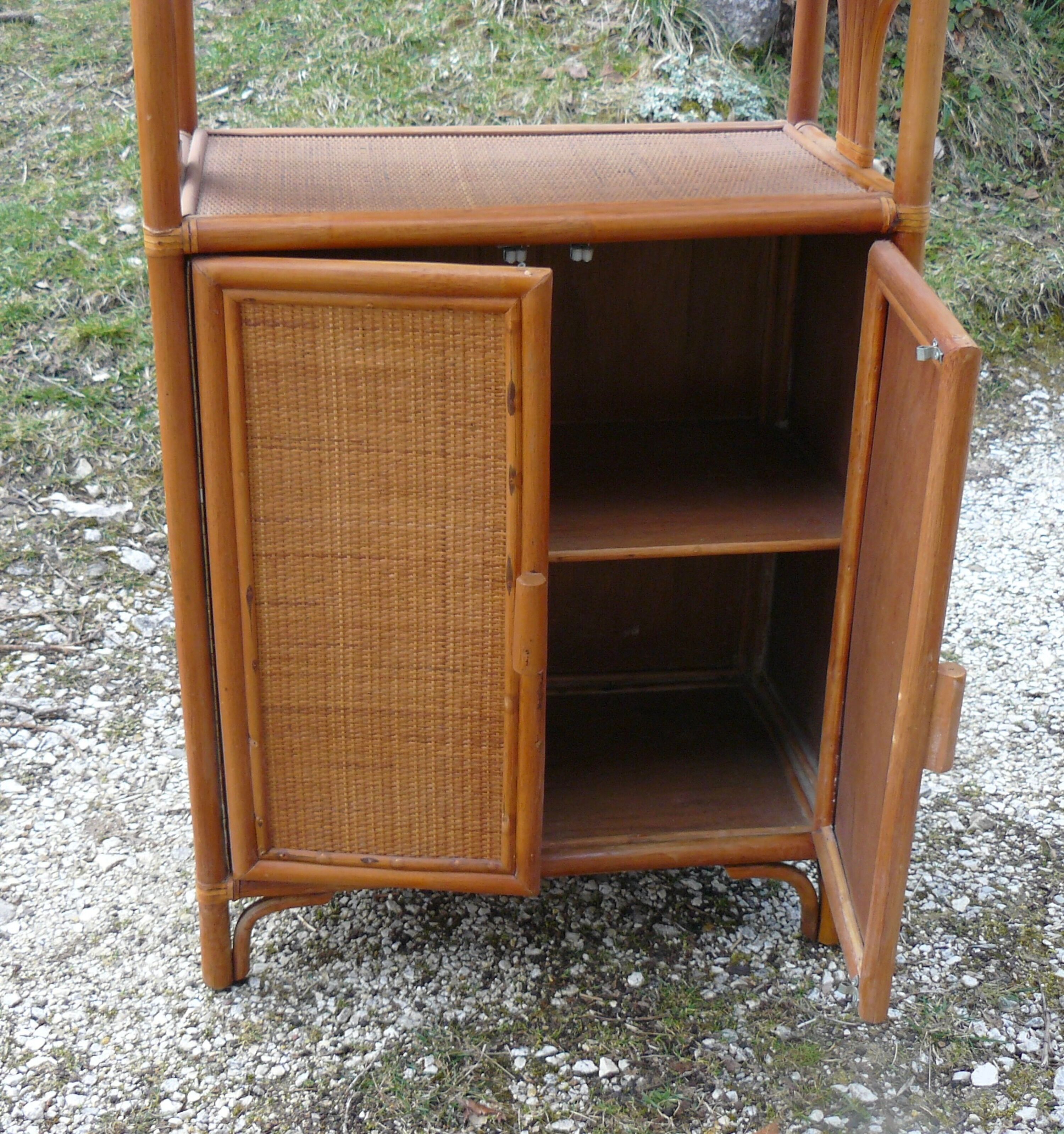 Bibliothèque rotin vintage 1970 meuble 2 portes et étagères