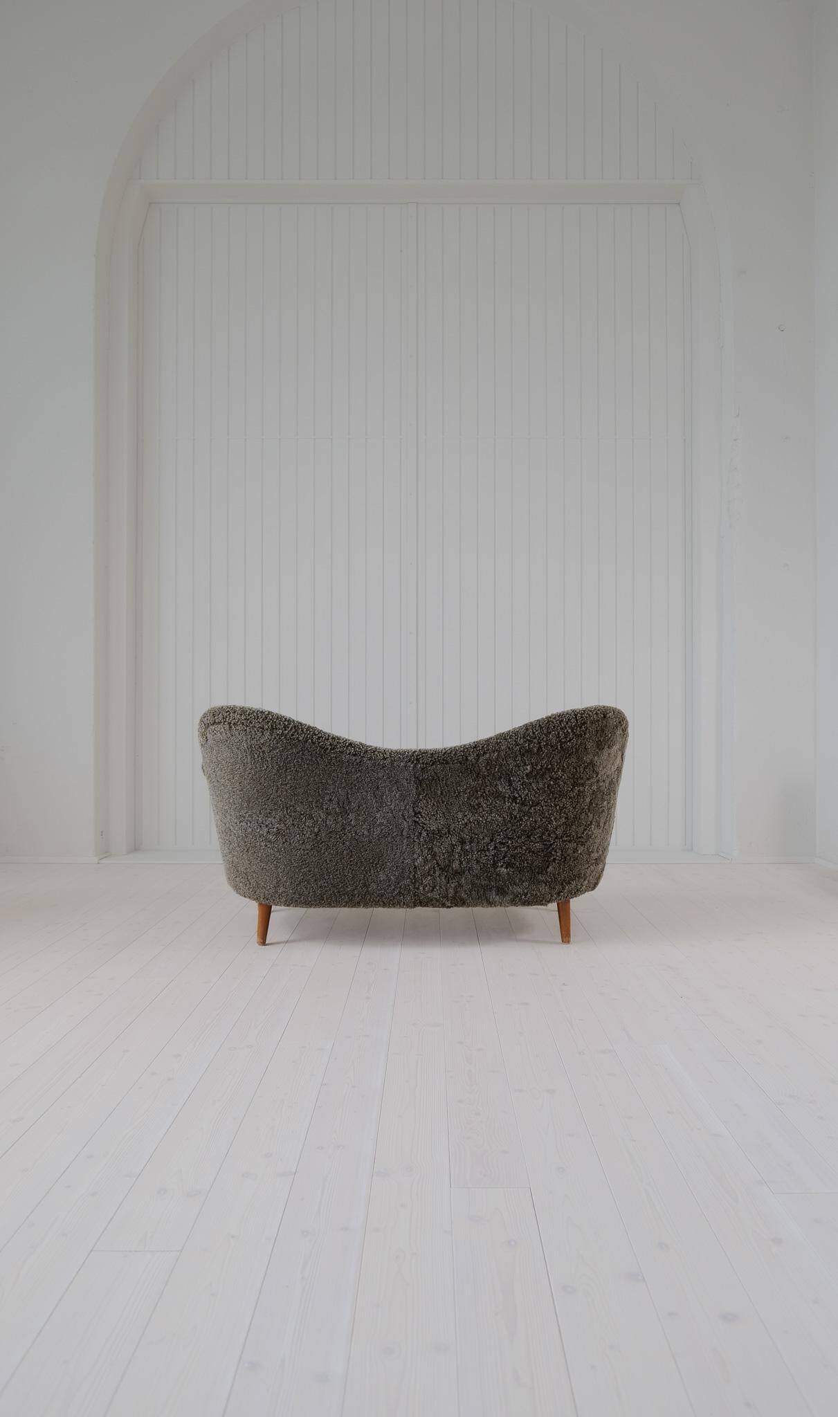 Mid-century modern canapé in sheepskin / shearling model 'Samspel' by Carl Malmsten, 1956