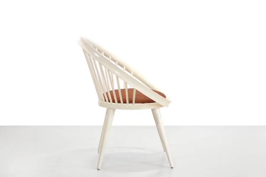 White Yngve Ekström Cirkle chair with leather cushion