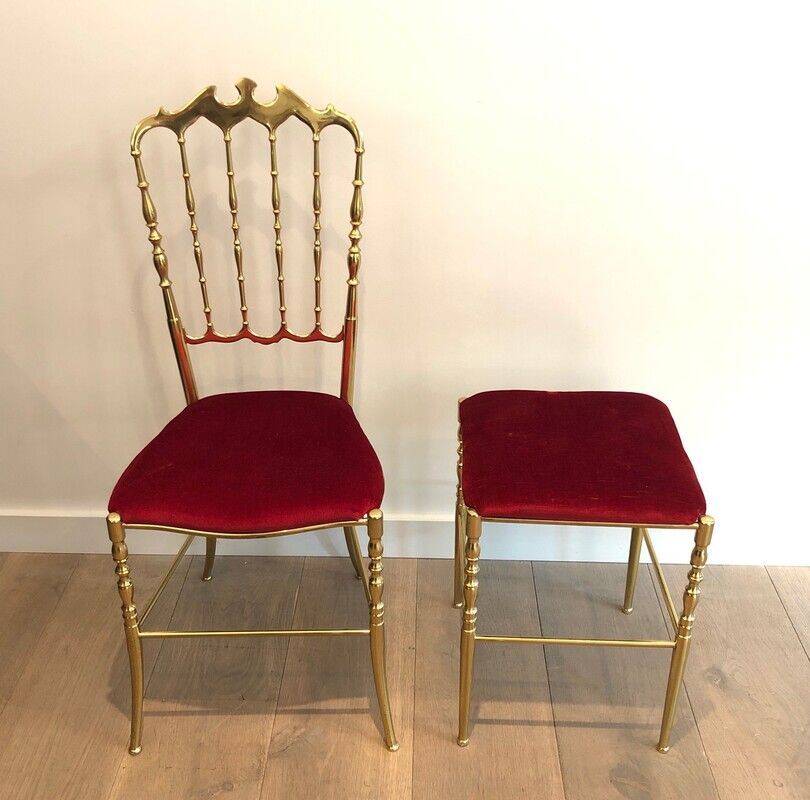 Chaise et tabouret Chiavari en laiton et velours. Vers 1940