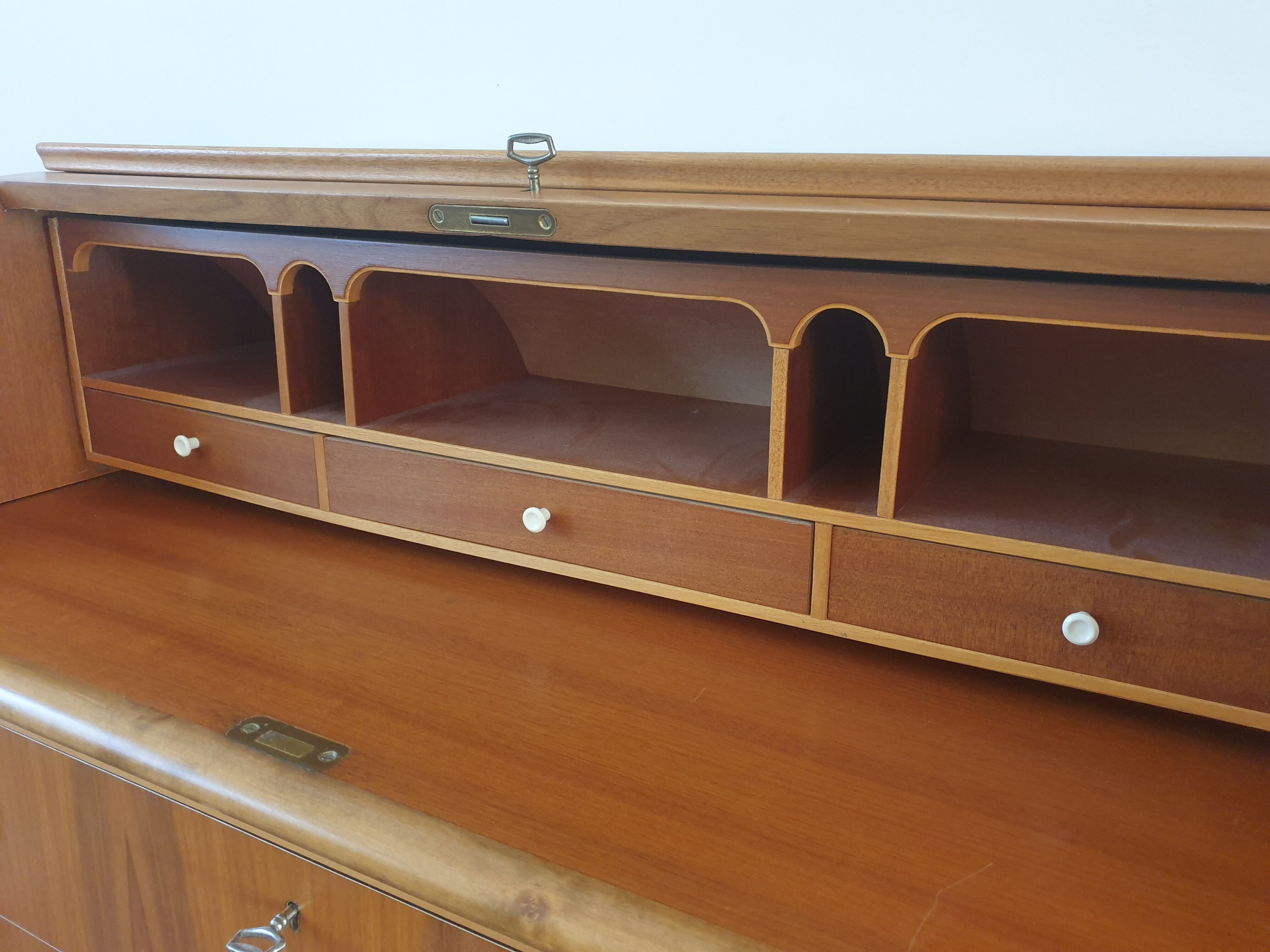 Skandinavian secretary desk