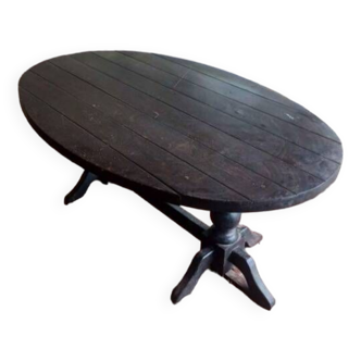 Oval solid wood table
