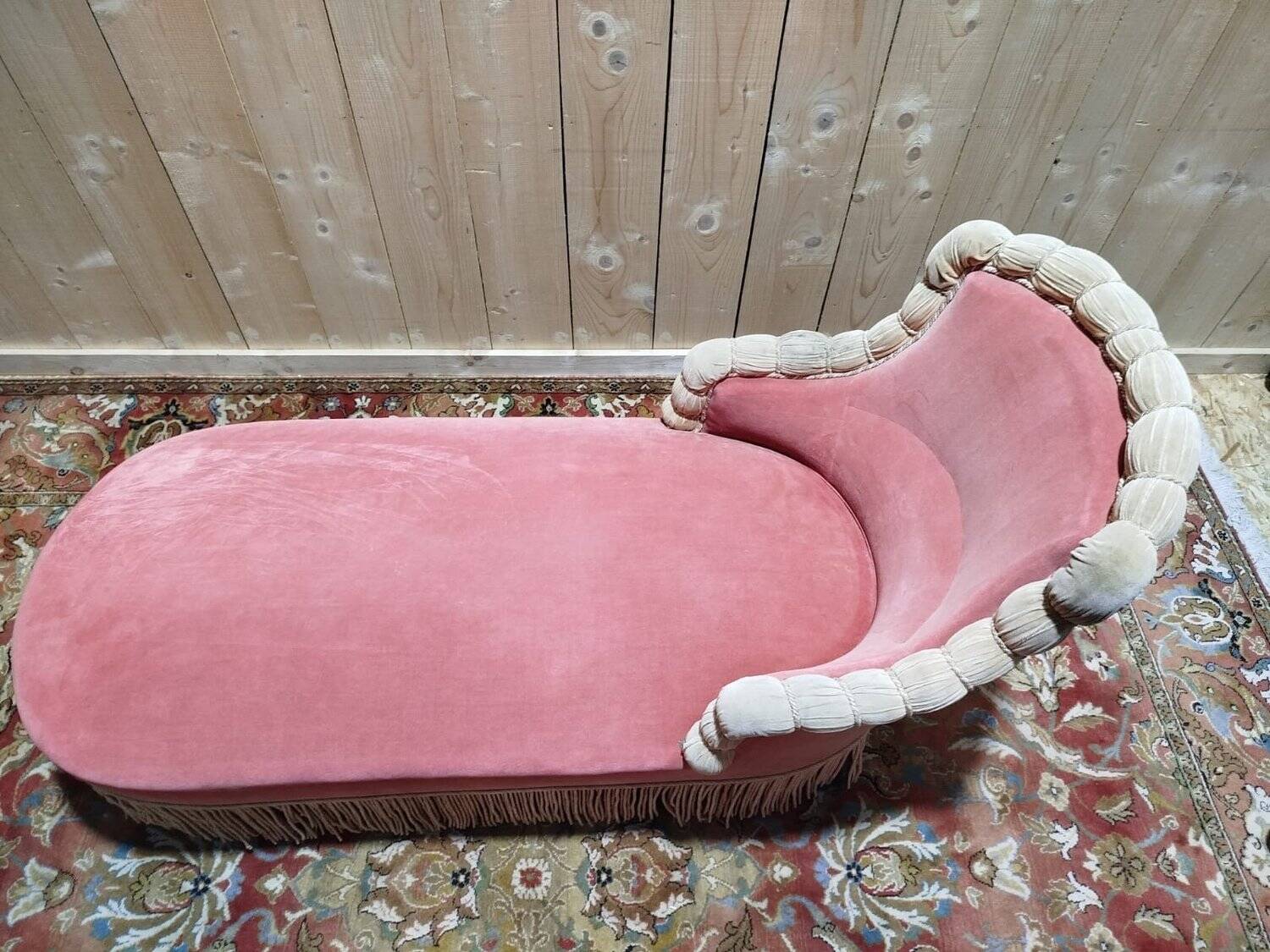 Napoleon III period pink velvet meridian.