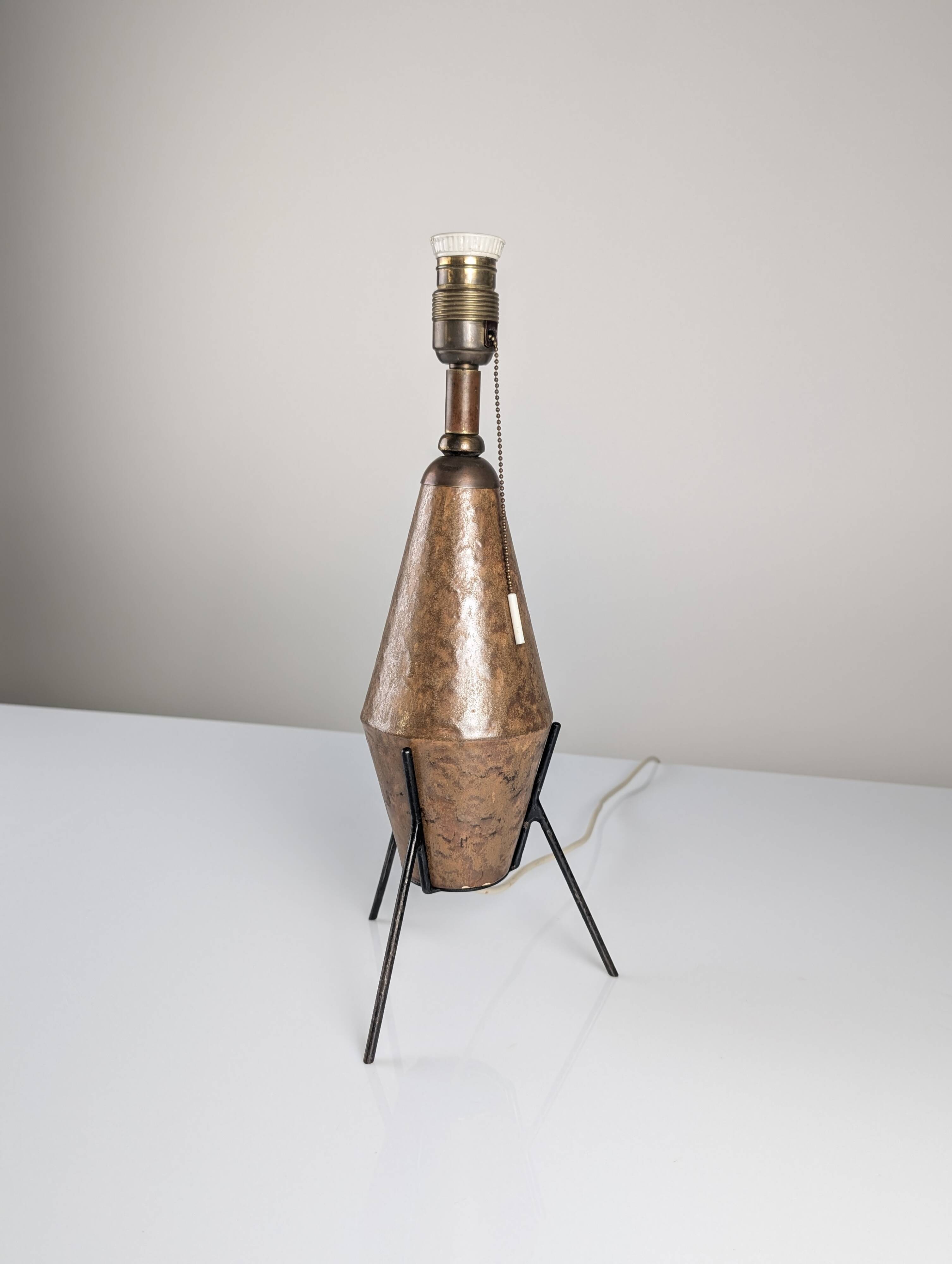 Lampe de table brutaliste en céramique et fer, années 1950 1 200 €