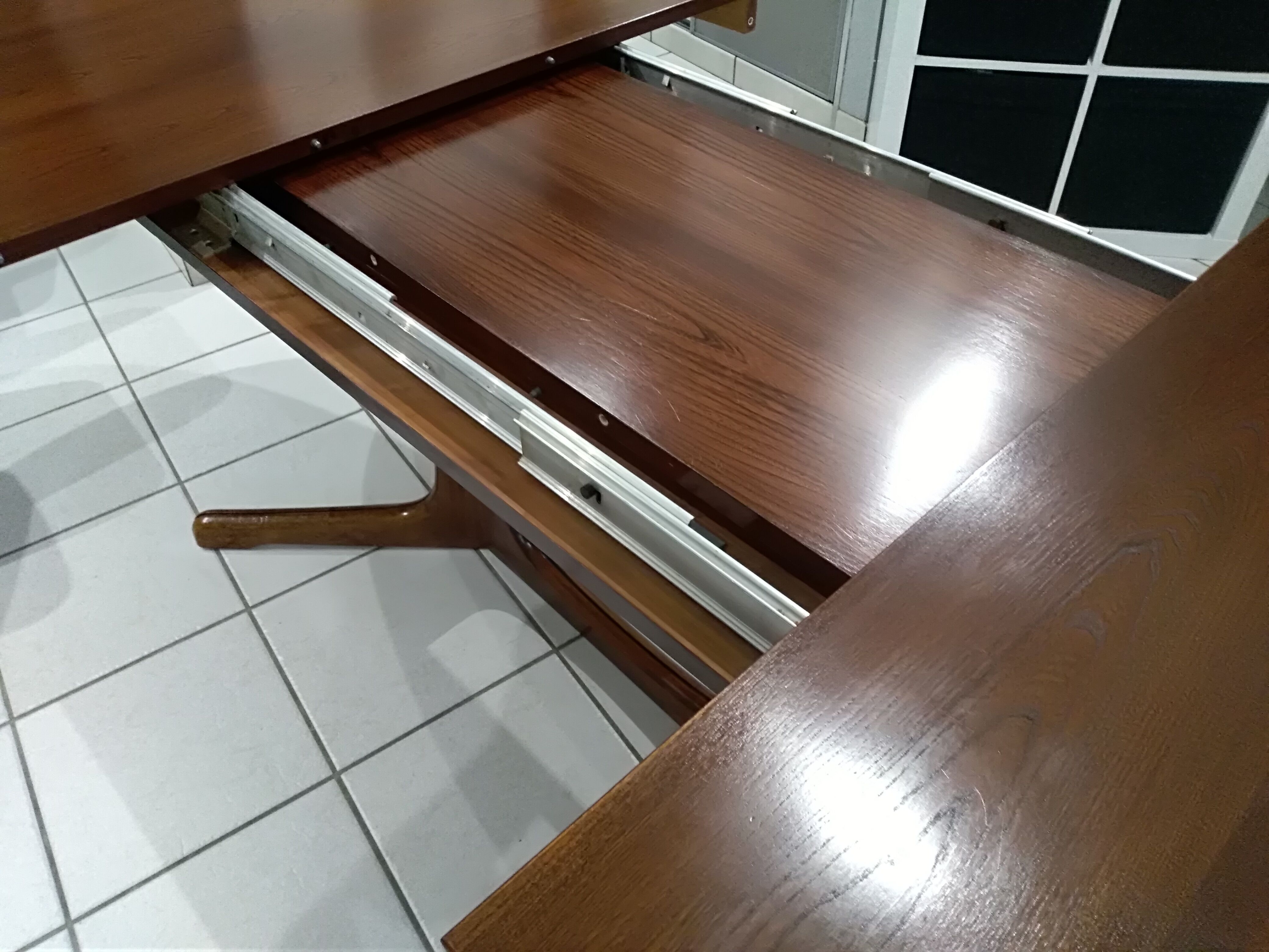 Expandable Baumann vintage table 1970